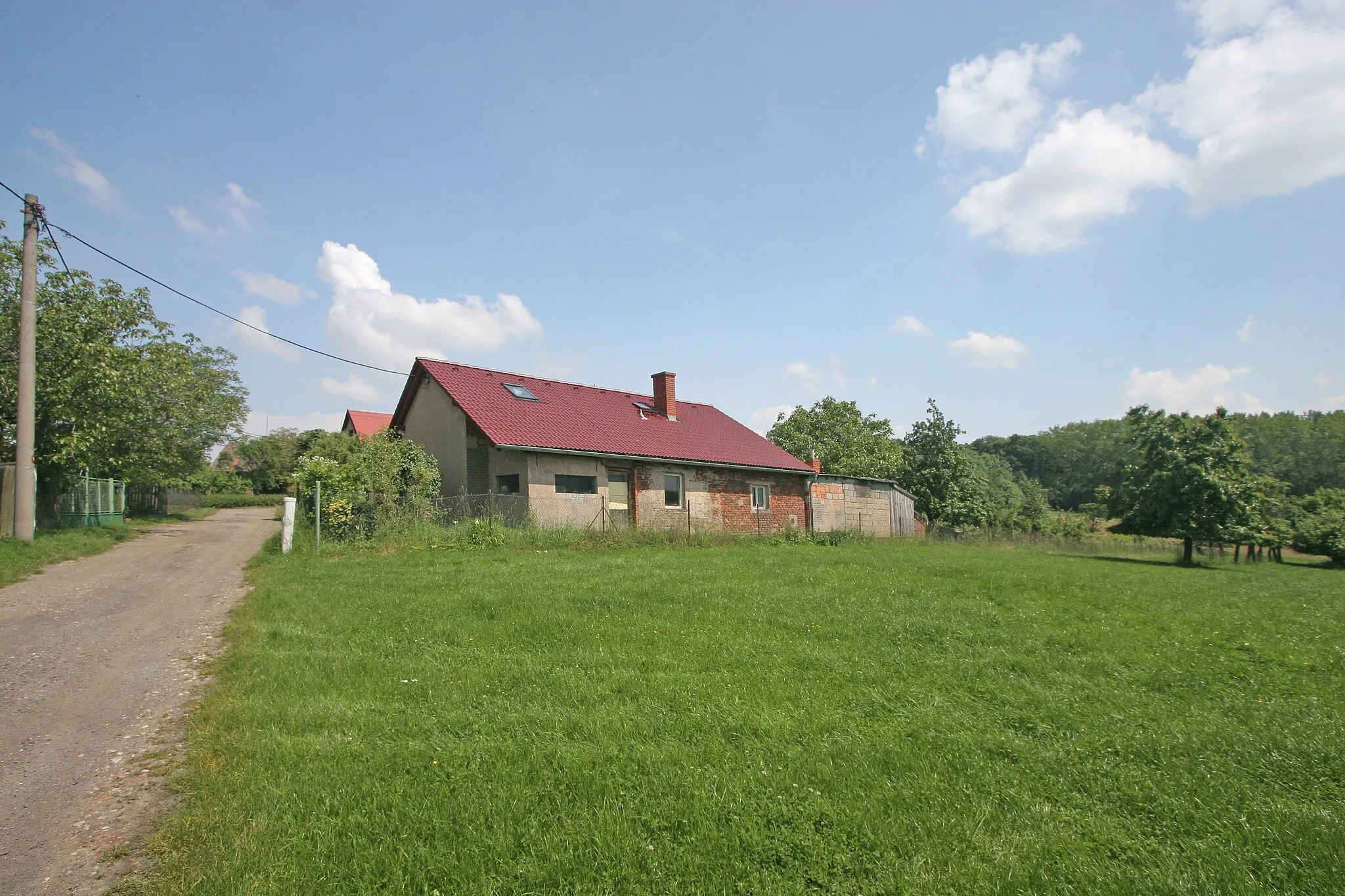 Photo showing: Horní Přím čp. 33
Camera location 50° 13′ 51.95″ N, 15° 42′ 32.89″ E View this and other nearby images on: OpenStreetMap 50.231097;   15.709136

This file was created as a part of the photographic program of Wikimedia Czech Republic. Project: Foto českých obcí The program supports Wikimedia Commons photographers in the Czech Republic.