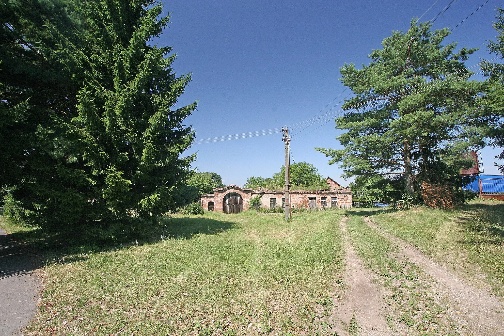 Photo showing: Rosnice zřícenina čp. 14
Camera location 50° 14′ 52.86″ N, 15° 45′ 11.71″ E View this and other nearby images on: OpenStreetMap 50.248018;   15.753252

This file was created as a part of the photographic program of Wikimedia Czech Republic. Project: Foto českých obcí The program supports Wikimedia Commons photographers in the Czech Republic.