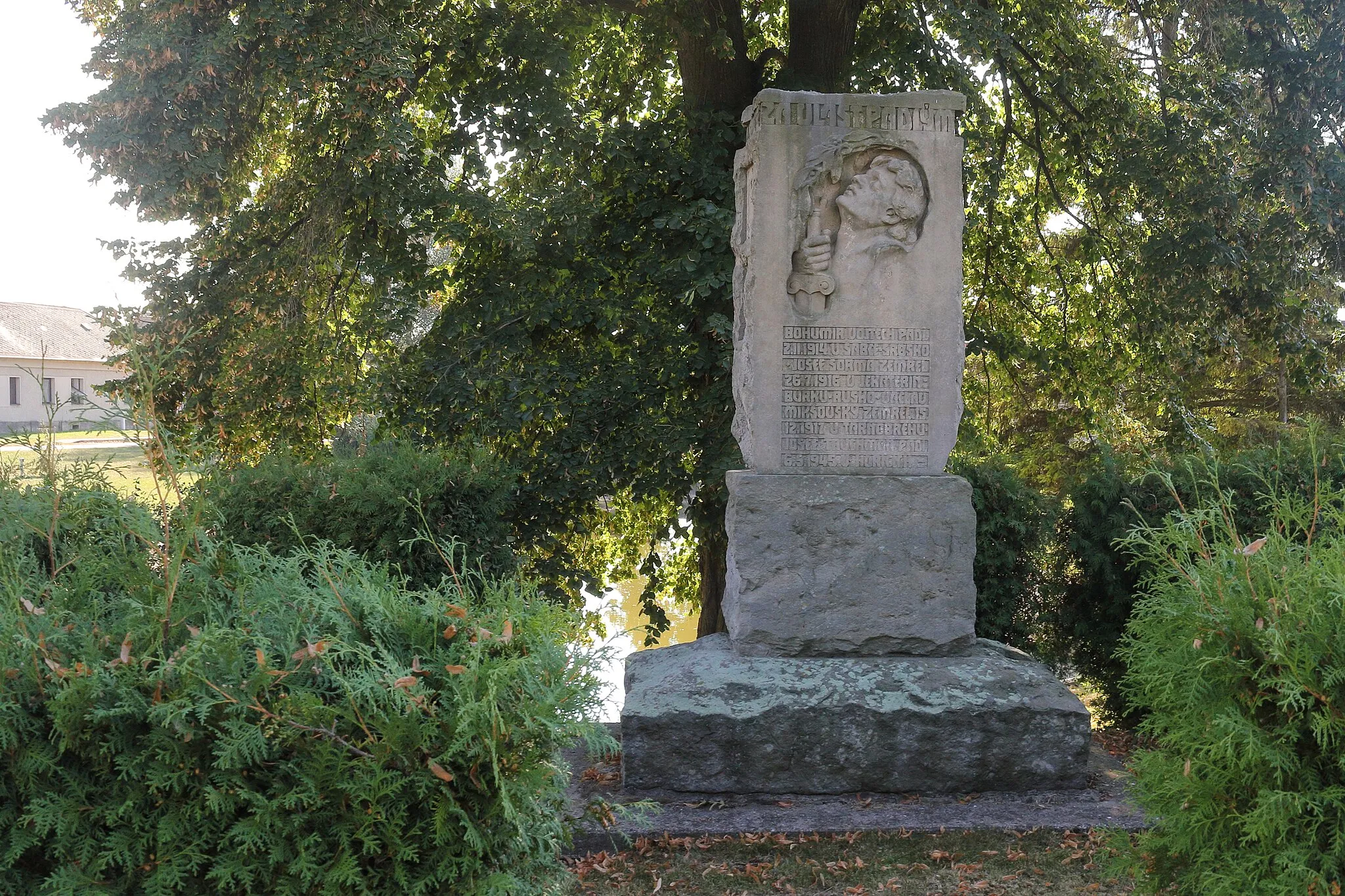 Photo showing: Pomník obětem 1. světové války, Ostrov (Třebnouševes)