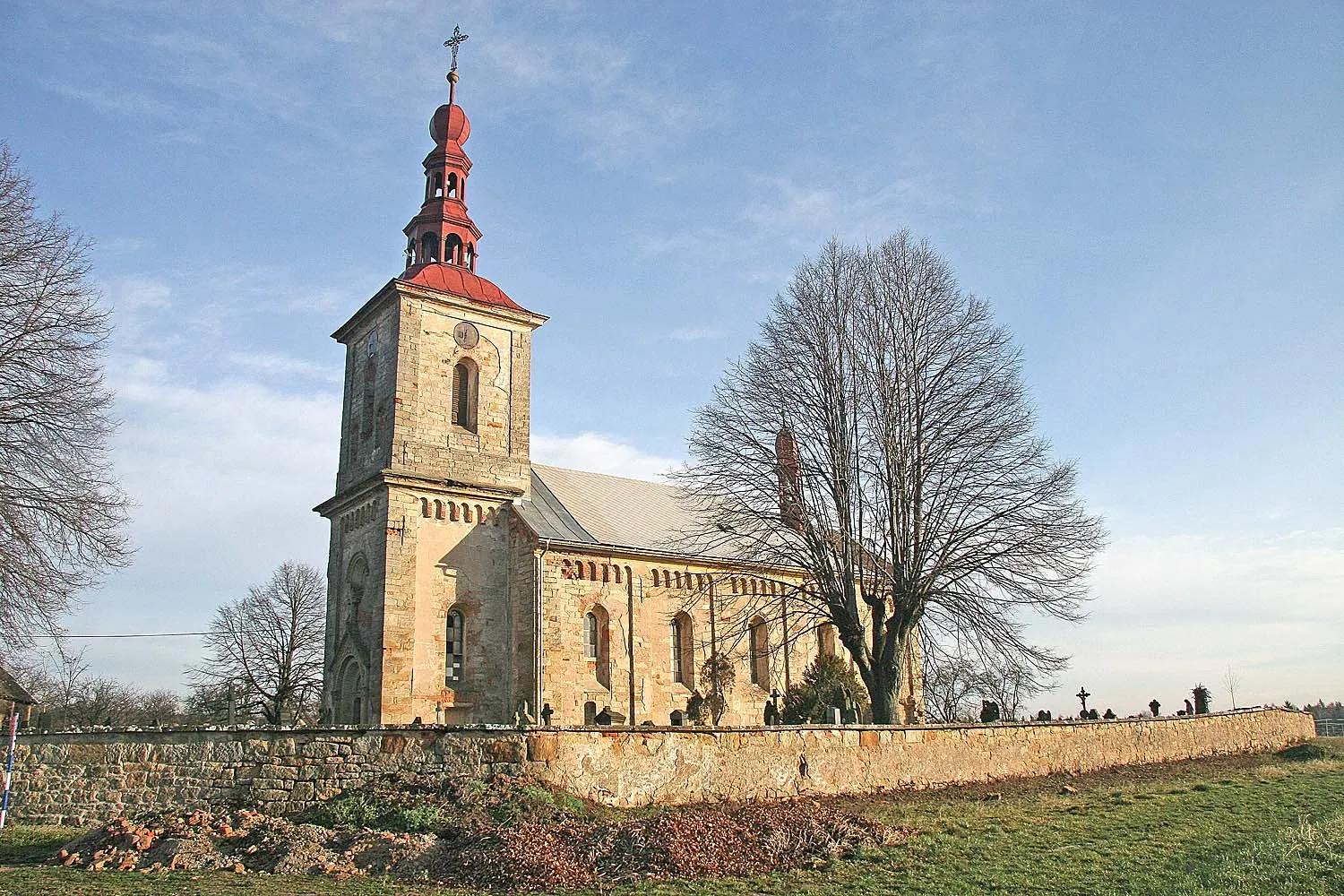 Photo showing: kostel Nejsvětější trojice v Litíči, district Trutnov
autor: Prazak

date: 2. 1. 2007