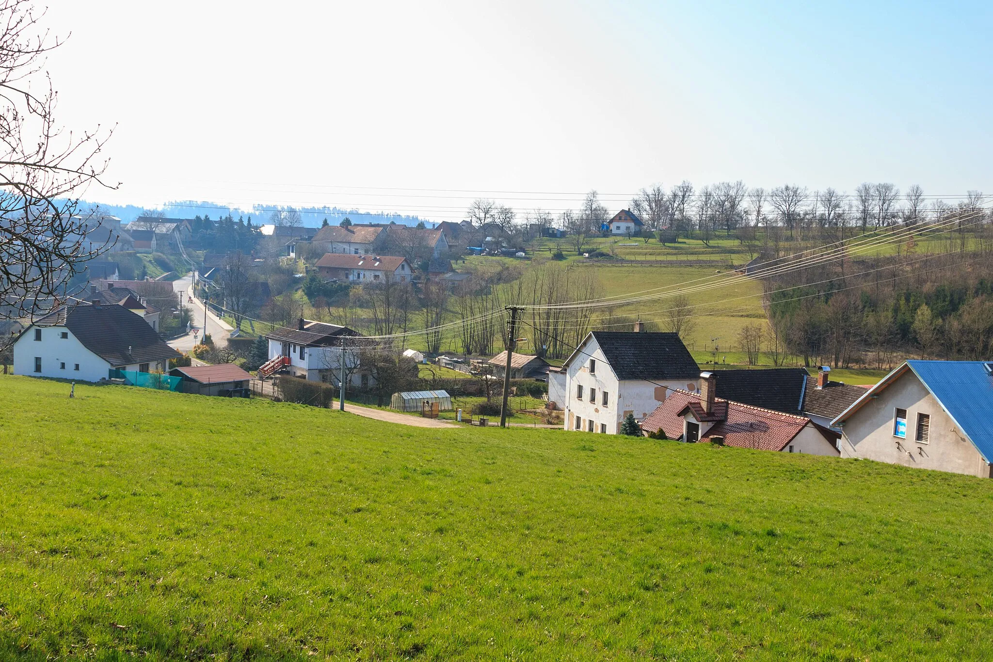 Photo showing: This file was created as a part of the photographic program of Wikimedia Czech Republic. Project: Foto českých obcí The program supports Wikimedia Commons photographers in the Czech Republic.

Hustířany dolní část