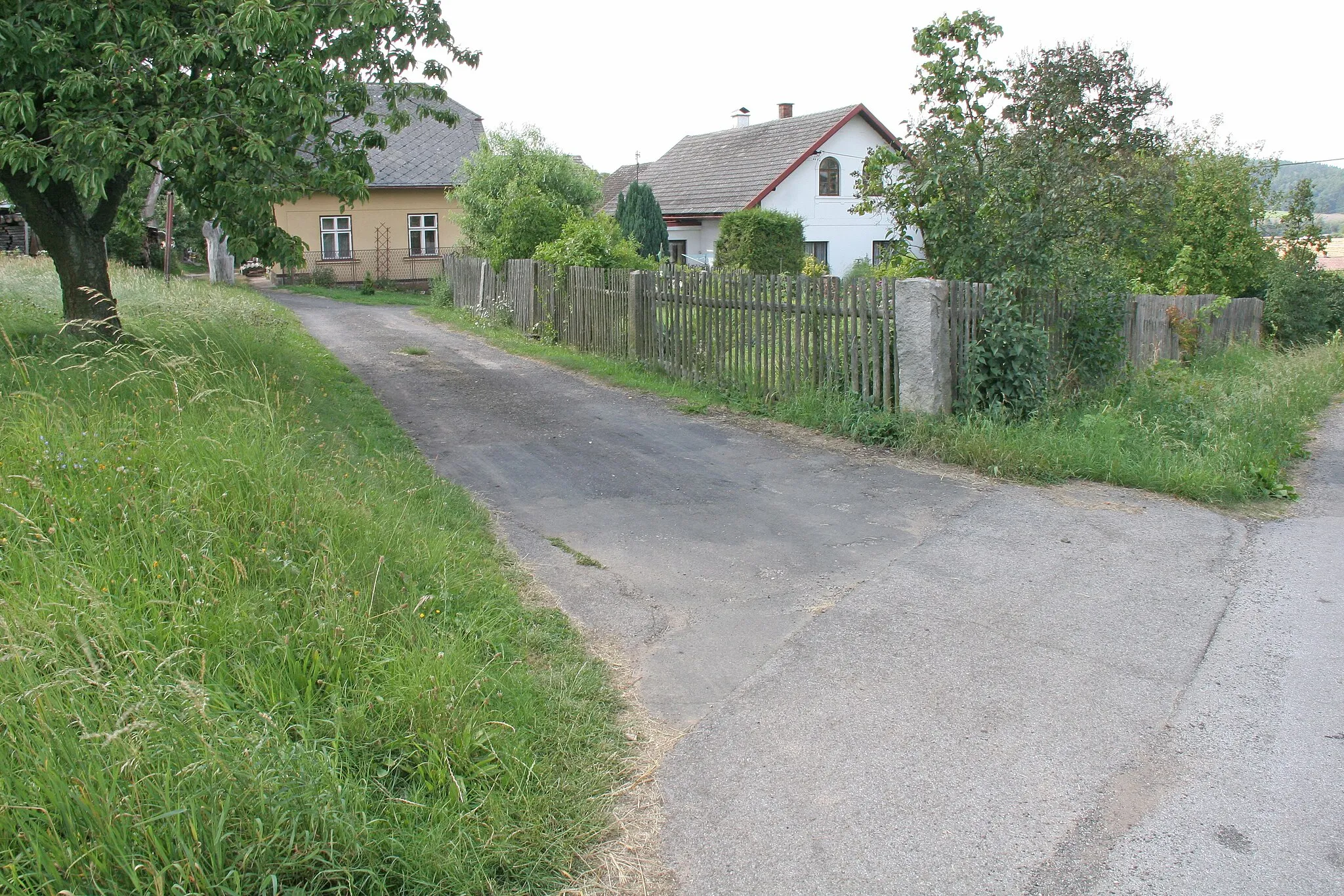 Photo showing: Dolní Dehtov čp. 12
Camera location 50° 25′ 33.52″ N, 15° 43′ 30.78″ E View this and other nearby images on: OpenStreetMap 50.425979;   15.725217

This file was created as a part of the photographic program of Wikimedia Czech Republic. Project: Foto českých obcí The program supports Wikimedia Commons photographers in the Czech Republic.