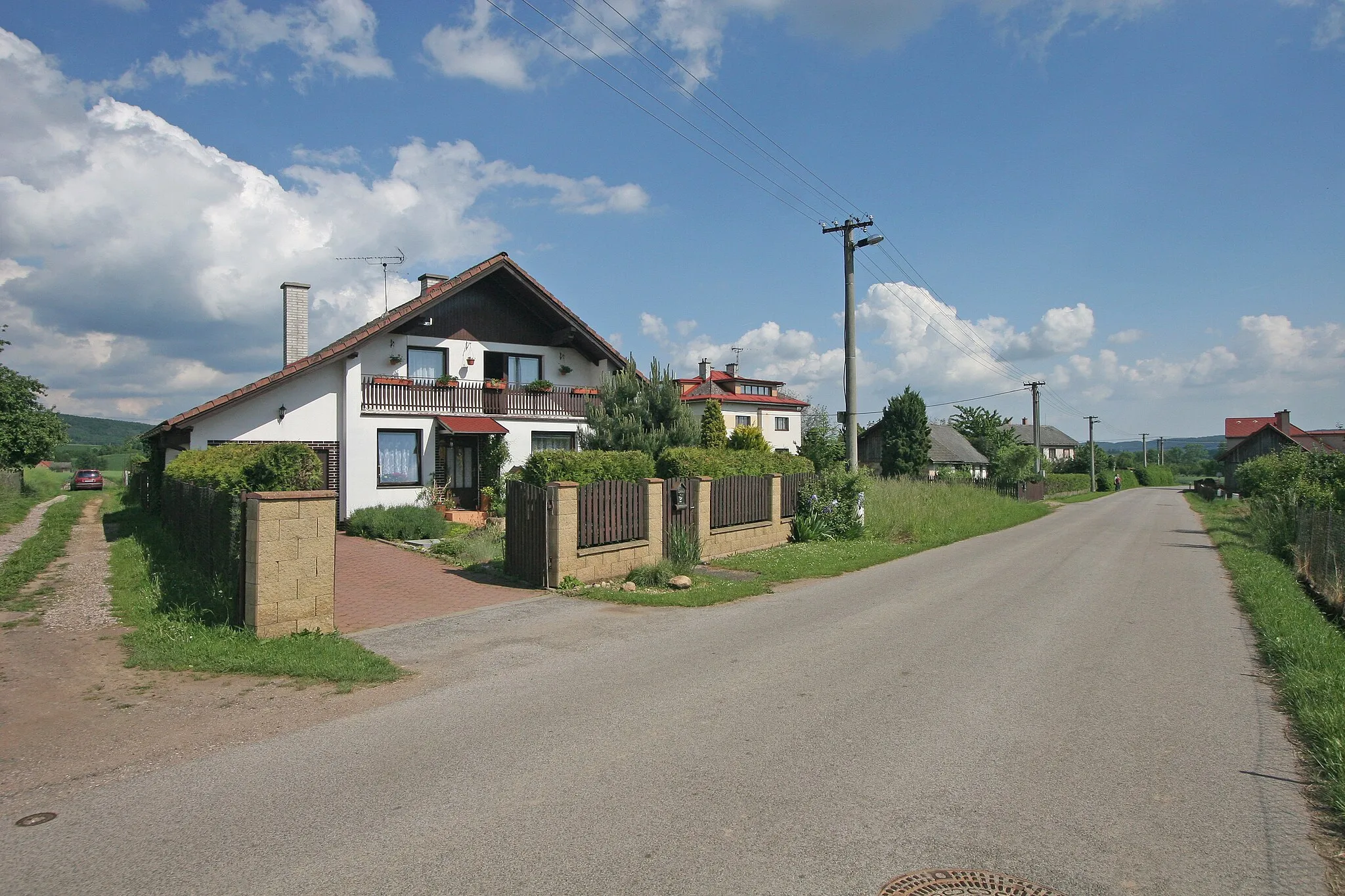 Photo showing: Lány čp. 105
Camera location 50° 26′ 43.84″ N, 15° 33′ 25.4″ E View this and other nearby images on: OpenStreetMap 50.445512;   15.557056

This file was created as a part of the photographic program of Wikimedia Czech Republic. Project: Foto českých obcí The program supports Wikimedia Commons photographers in the Czech Republic.