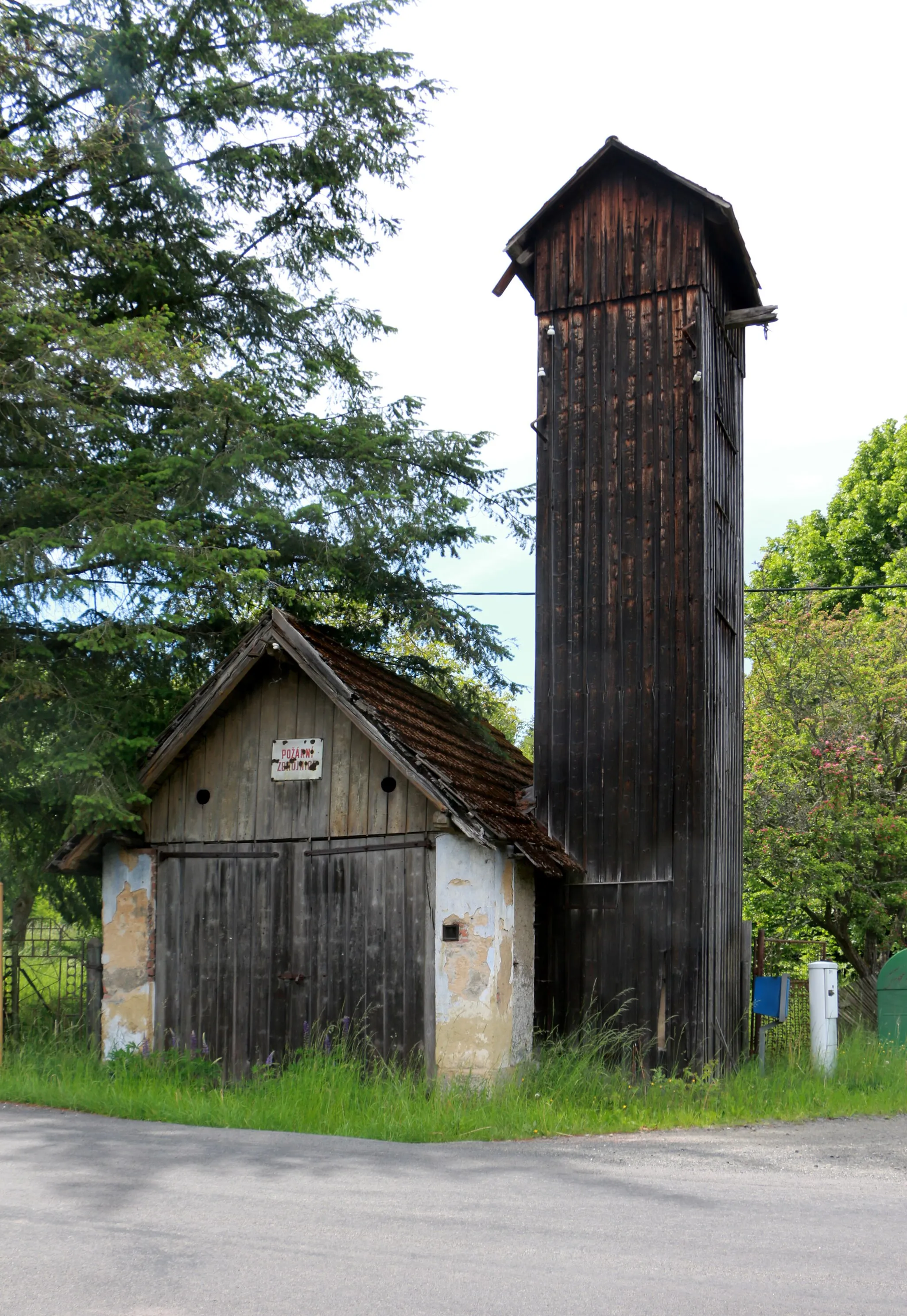 Photo showing: Old fire house in Zadní Mostek, part of Mostek, Czech Republic.