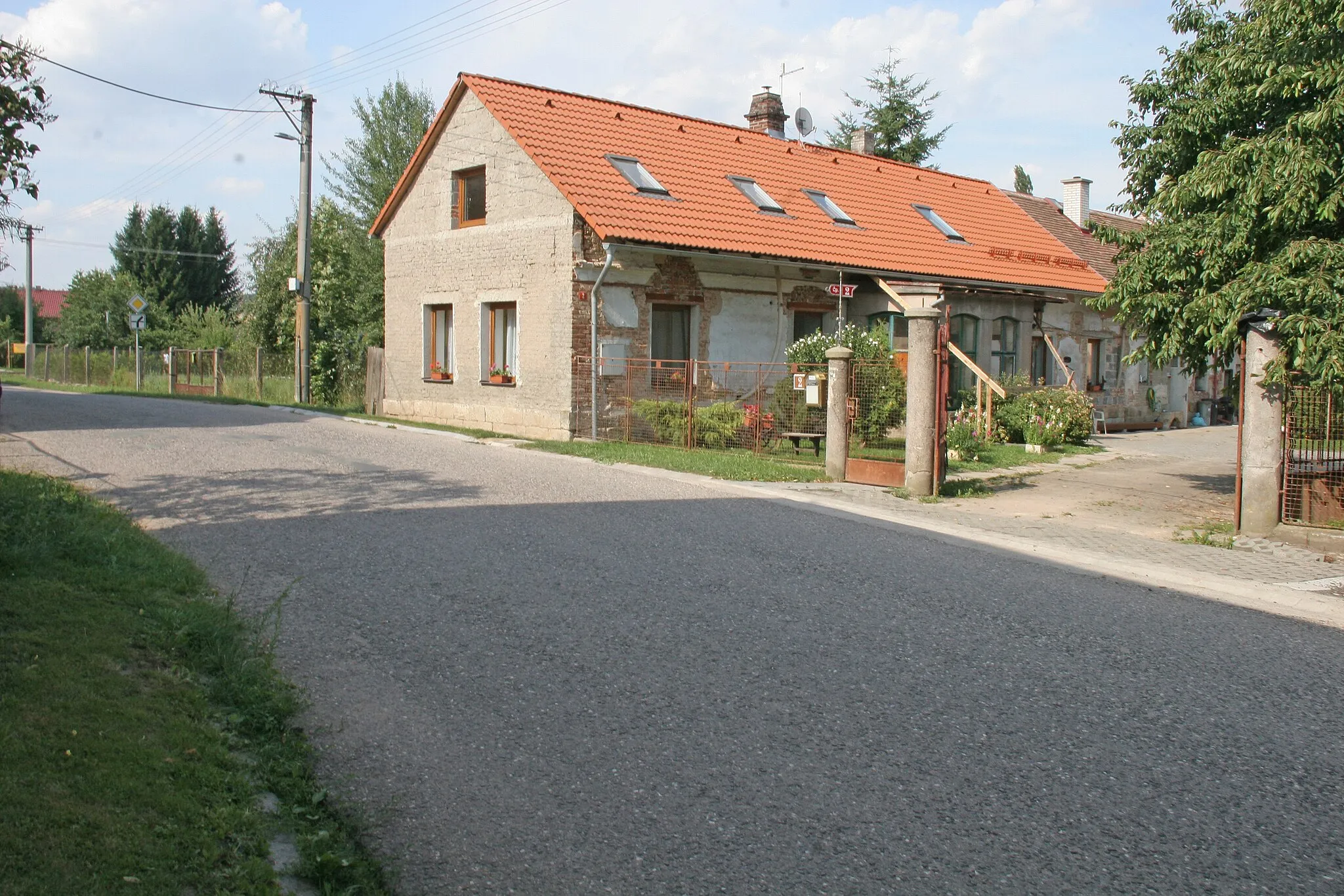 Photo showing: Rtyně čp. 2
Camera location 50° 21′ 45.9″ N, 15° 52′ 16.59″ E View this and other nearby images on: OpenStreetMap 50.362749;   15.871274

This file was created as a part of the photographic program of Wikimedia Czech Republic. Project: Foto českých obcí The program supports Wikimedia Commons photographers in the Czech Republic.