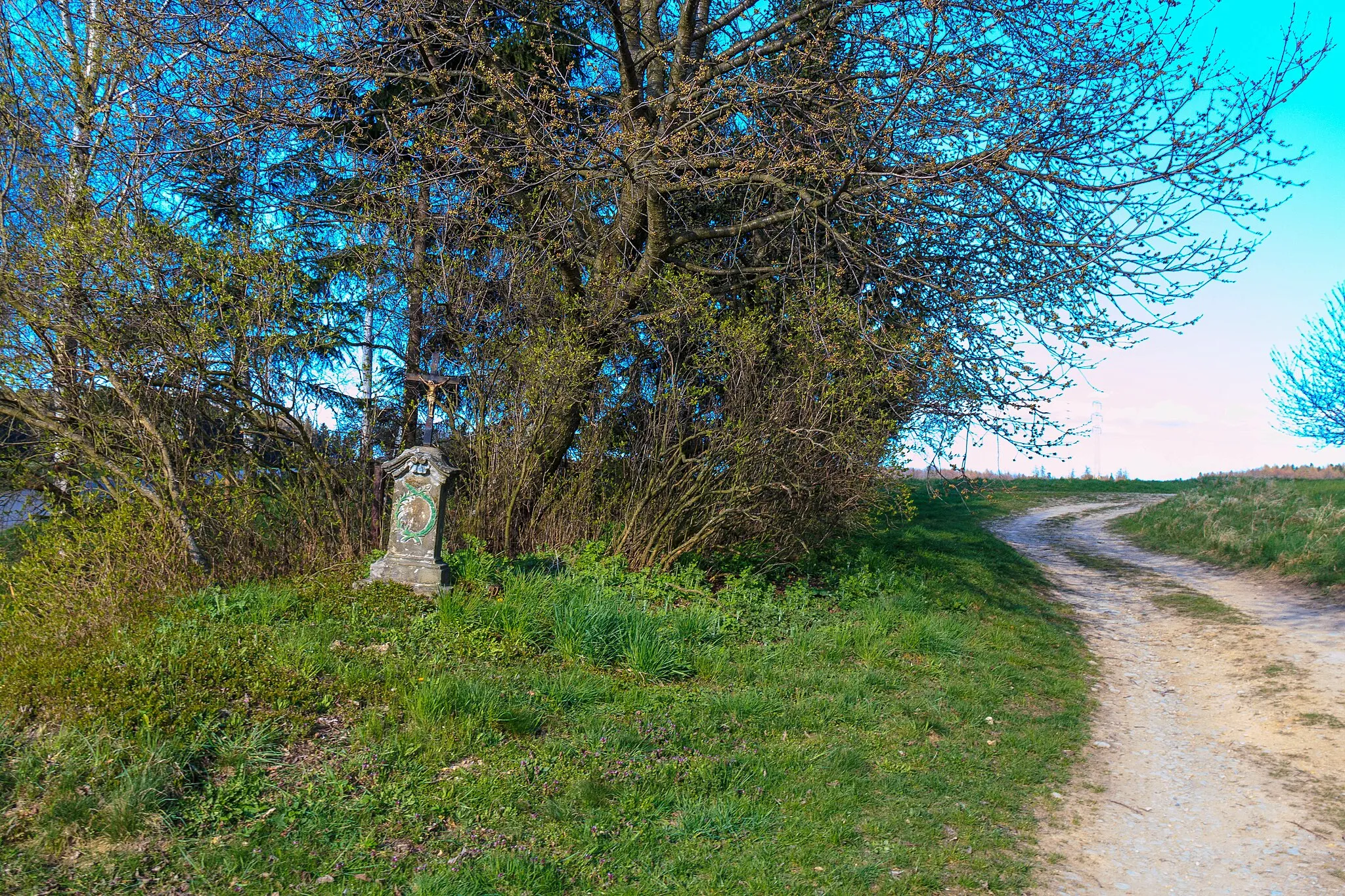 Photo showing: Václavice křížek nad hřbitovem
Camera location 50° 23′ 36.7″ N, 16° 07′ 38.06″ E View this and other nearby images on: OpenStreetMap 50.393529;   16.127238

This file was created as a part of the photographic program of Wikimedia Czech Republic. Project: Foto českých obcí The program supports Wikimedia Commons photographers in the Czech Republic.