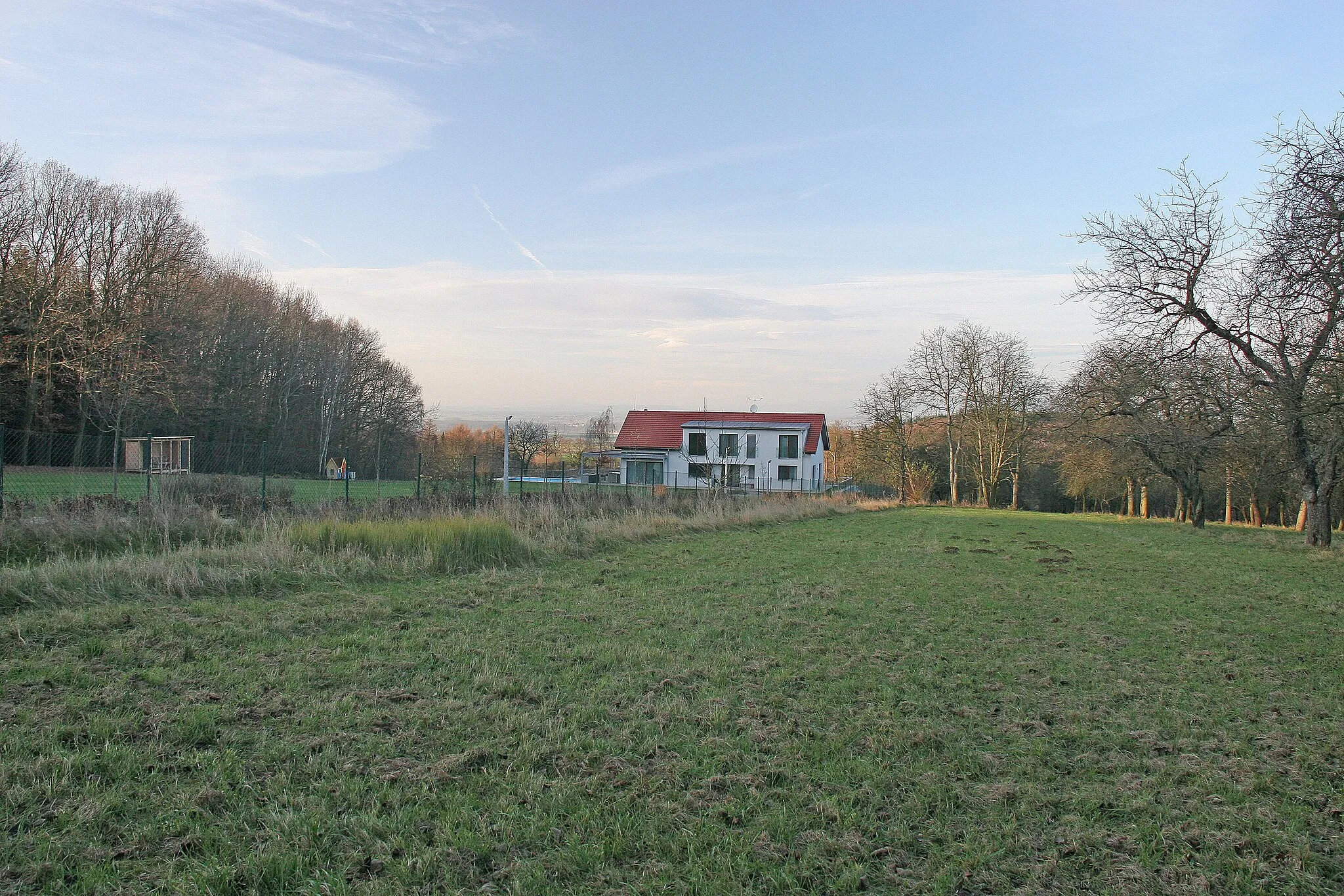 Photo showing: Záhornice čp. 224
Camera location 50° 13′ 57.84″ N, 16° 07′ 20.38″ E View this and other nearby images on: OpenStreetMap 50.232733;   16.122329

This file was created as a part of the photographic program of Wikimedia Czech Republic. Project: Foto českých obcí The program supports Wikimedia Commons photographers in the Czech Republic.