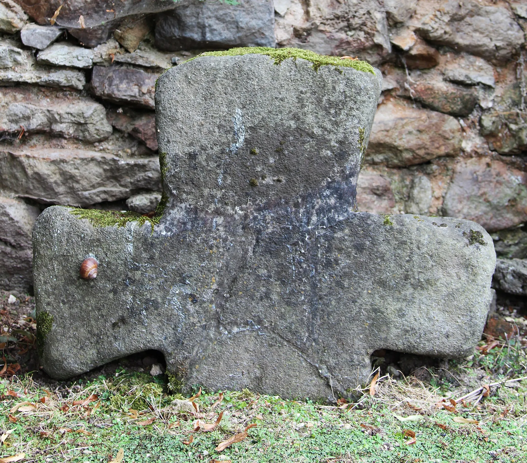 Photo showing: Stone cross in Mściszów