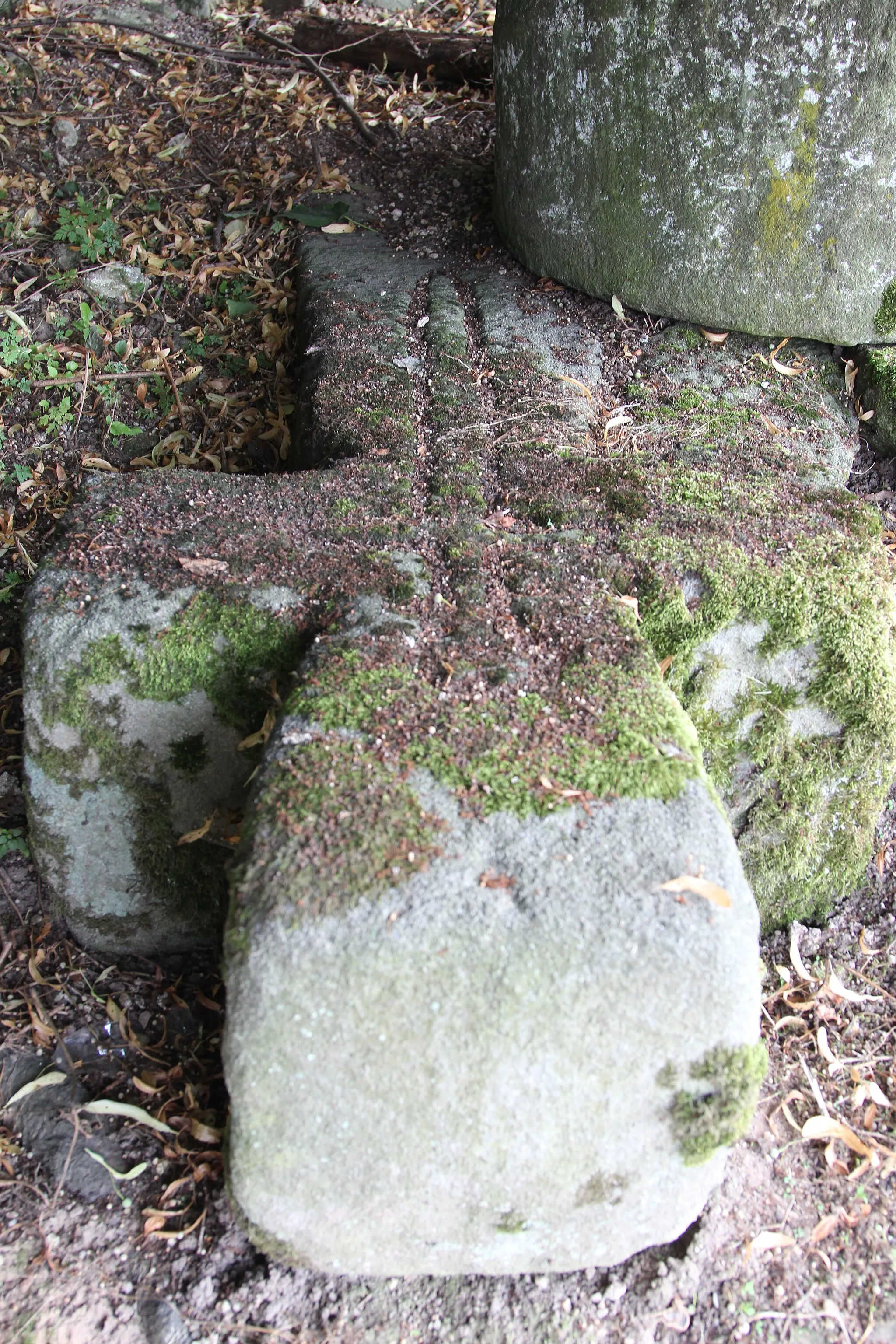 Photo showing: Stone cross in Mściszów