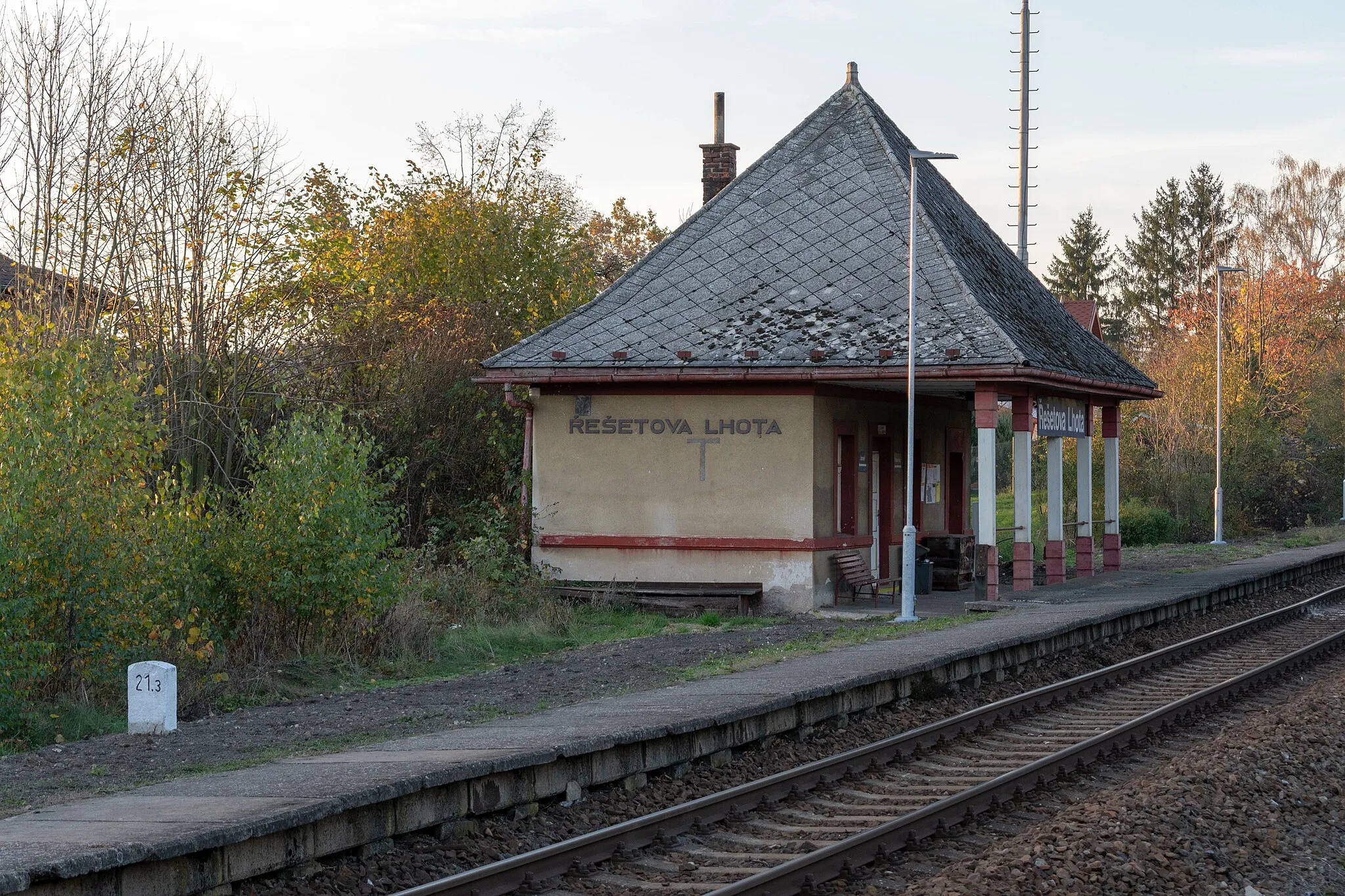 Photo showing: Železniční zastávka Řešetova Lhota