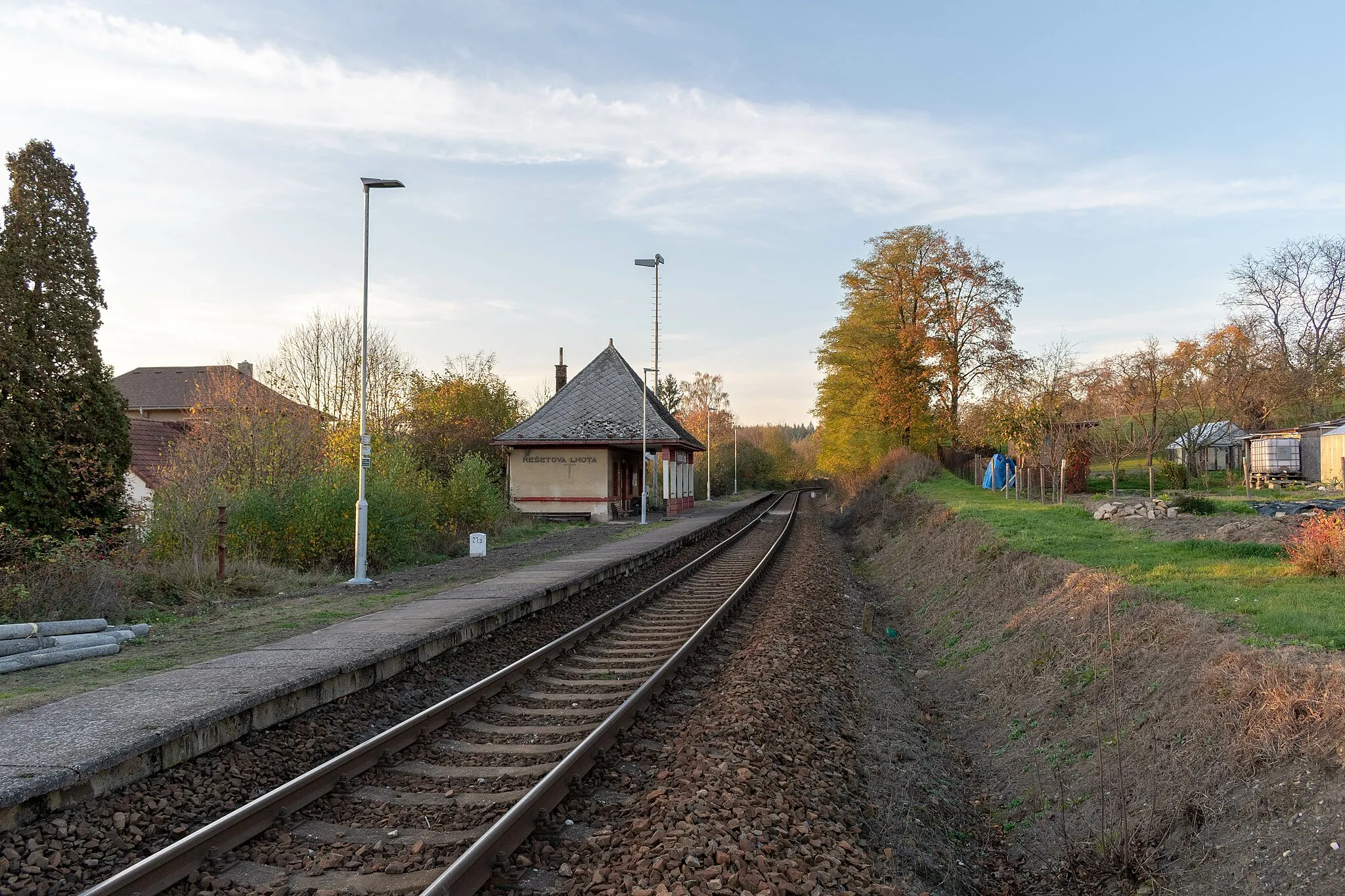 Photo showing: Železniční zastávka Řešetova Lhota