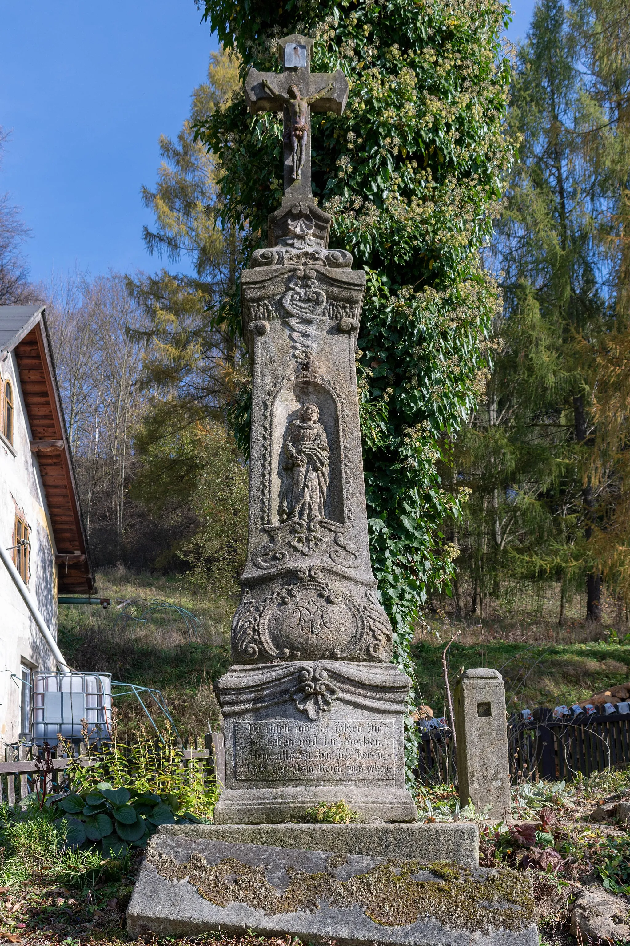 Photo showing: Kříž v obci Horní Teplice u čp. 14