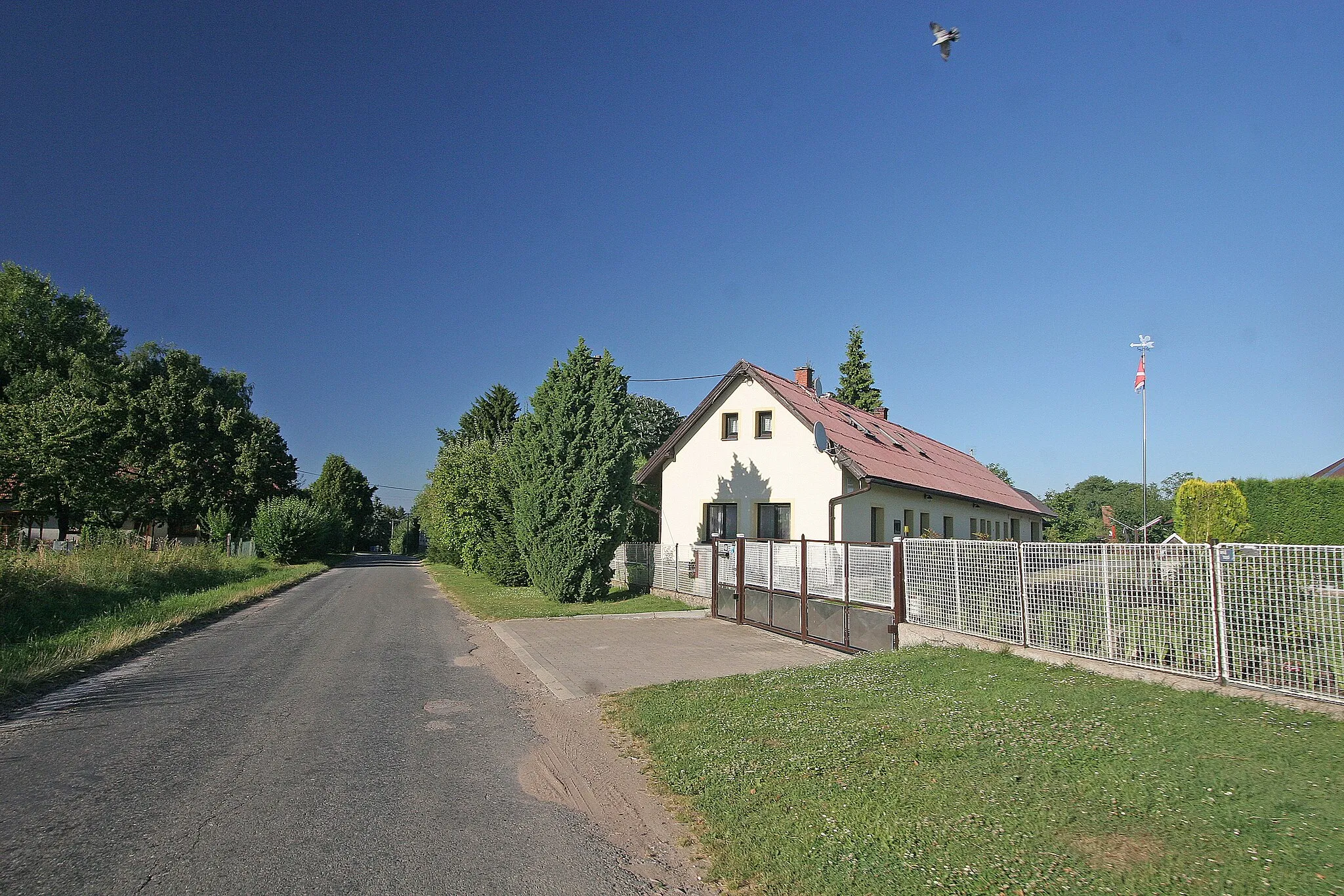 Photo showing: Křičov čp. 45
Camera location 50° 16′ 13.6″ N, 15° 27′ 51.08″ E View this and other nearby images on: OpenStreetMap 50.270444;   15.464189

This file was created as a part of the photographic program of Wikimedia Czech Republic. Project: Foto českých obcí The program supports Wikimedia Commons photographers in the Czech Republic.