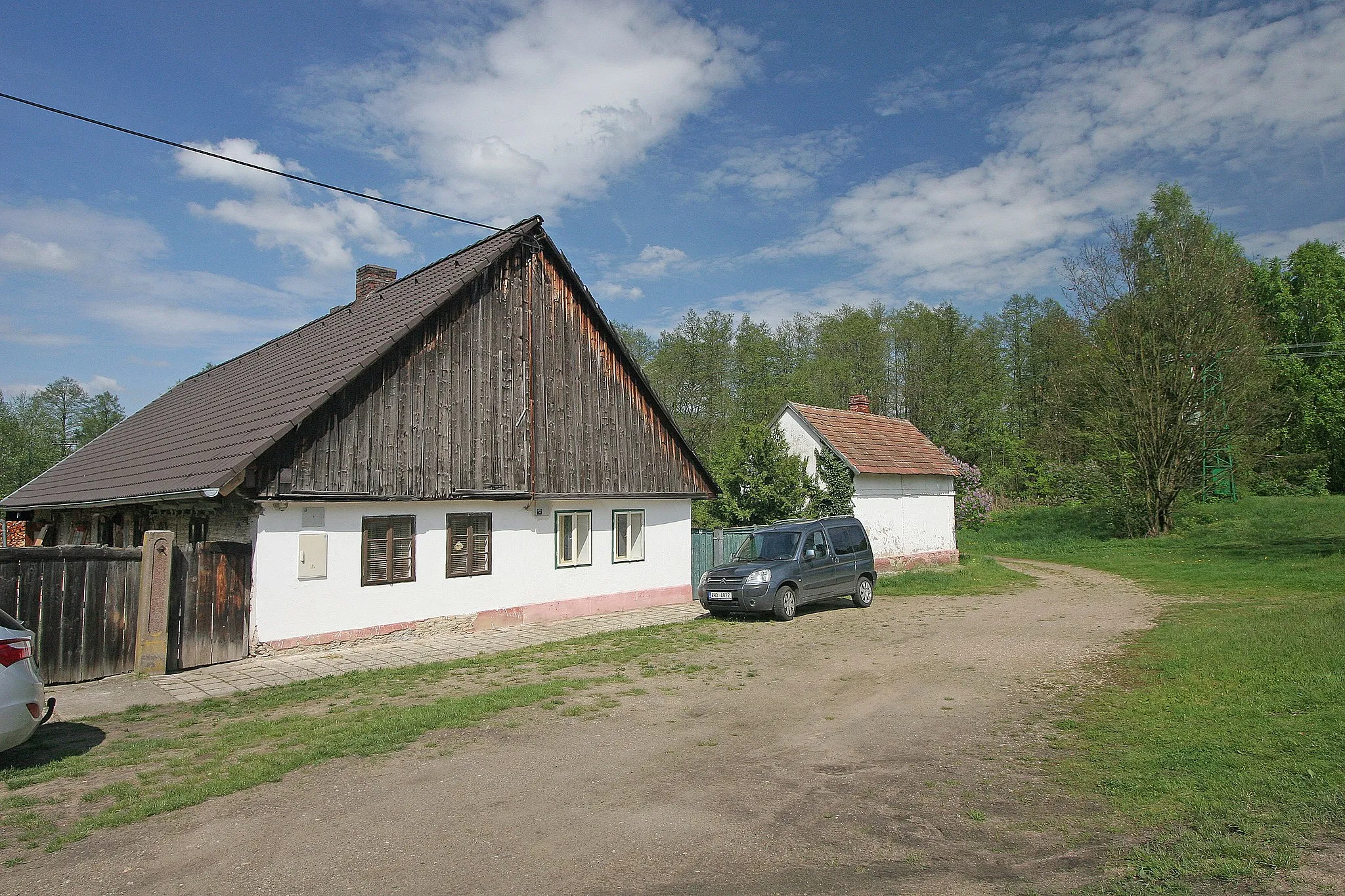 Photo showing: Pamětník čp. 35
Camera location 50° 07′ 23.99″ N, 15° 27′ 12.29″ E View this and other nearby images on: OpenStreetMap 50.123331;   15.453414

This file was created as a part of the photographic program of Wikimedia Czech Republic. Project: Foto českých obcí The program supports Wikimedia Commons photographers in the Czech Republic.