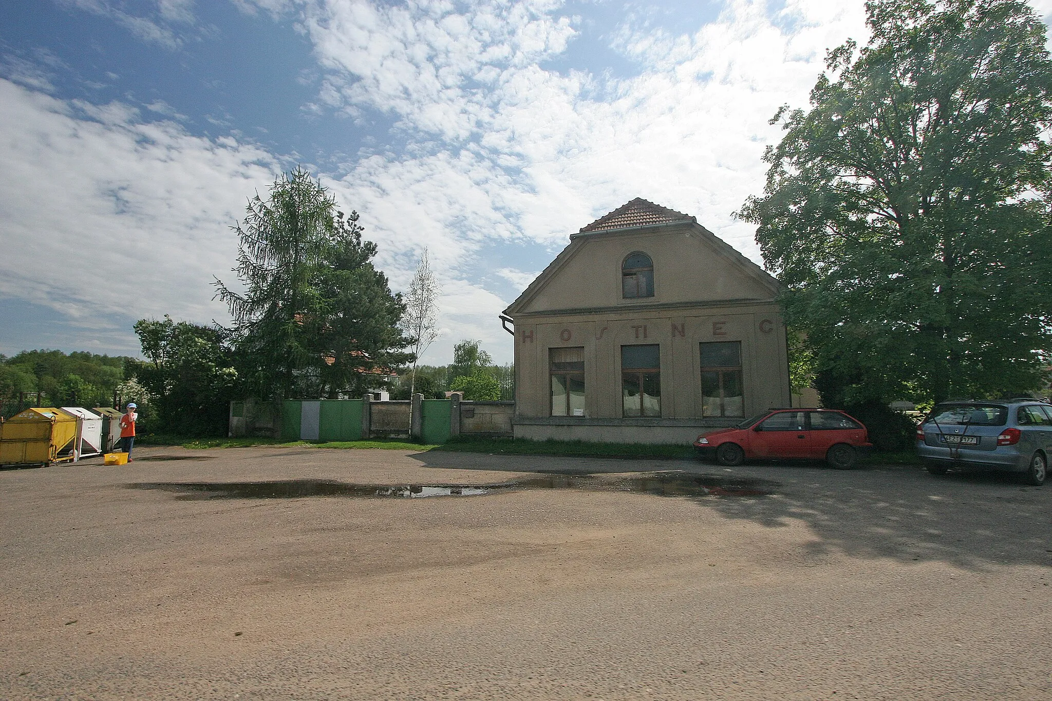 Photo showing: Pamětník čp. 14
Camera location 50° 07′ 24.84″ N, 15° 26′ 56.41″ E View this and other nearby images on: OpenStreetMap 50.123567;   15.449003

This file was created as a part of the photographic program of Wikimedia Czech Republic. Project: Foto českých obcí The program supports Wikimedia Commons photographers in the Czech Republic.