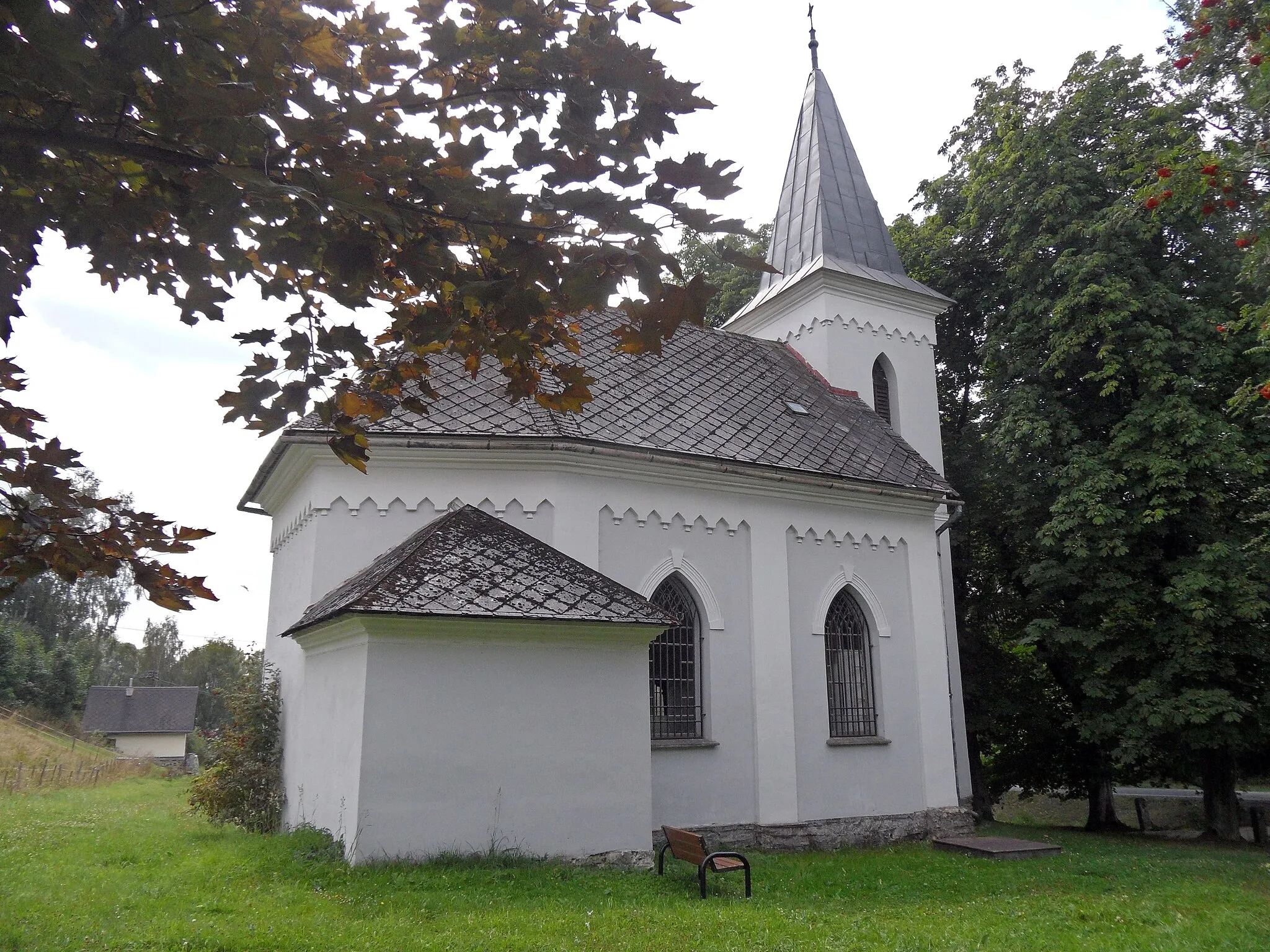 Photo showing: Šléglov: Chapel in the Centre of the Village: Overview from South. Šumperk District, the Czech Republic