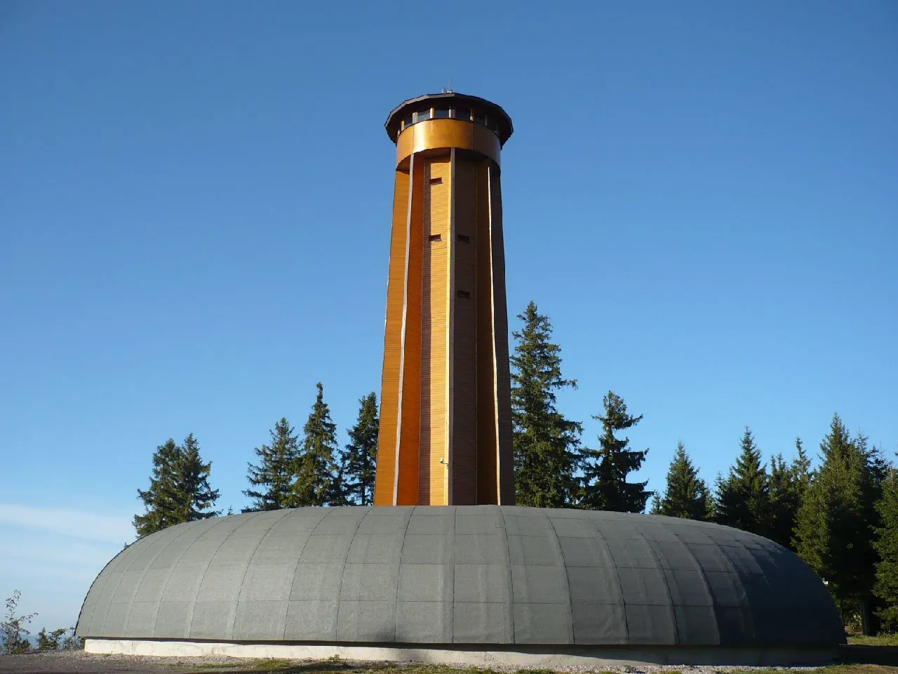 Photo showing: Krizova hora observation tower - tower and covered area