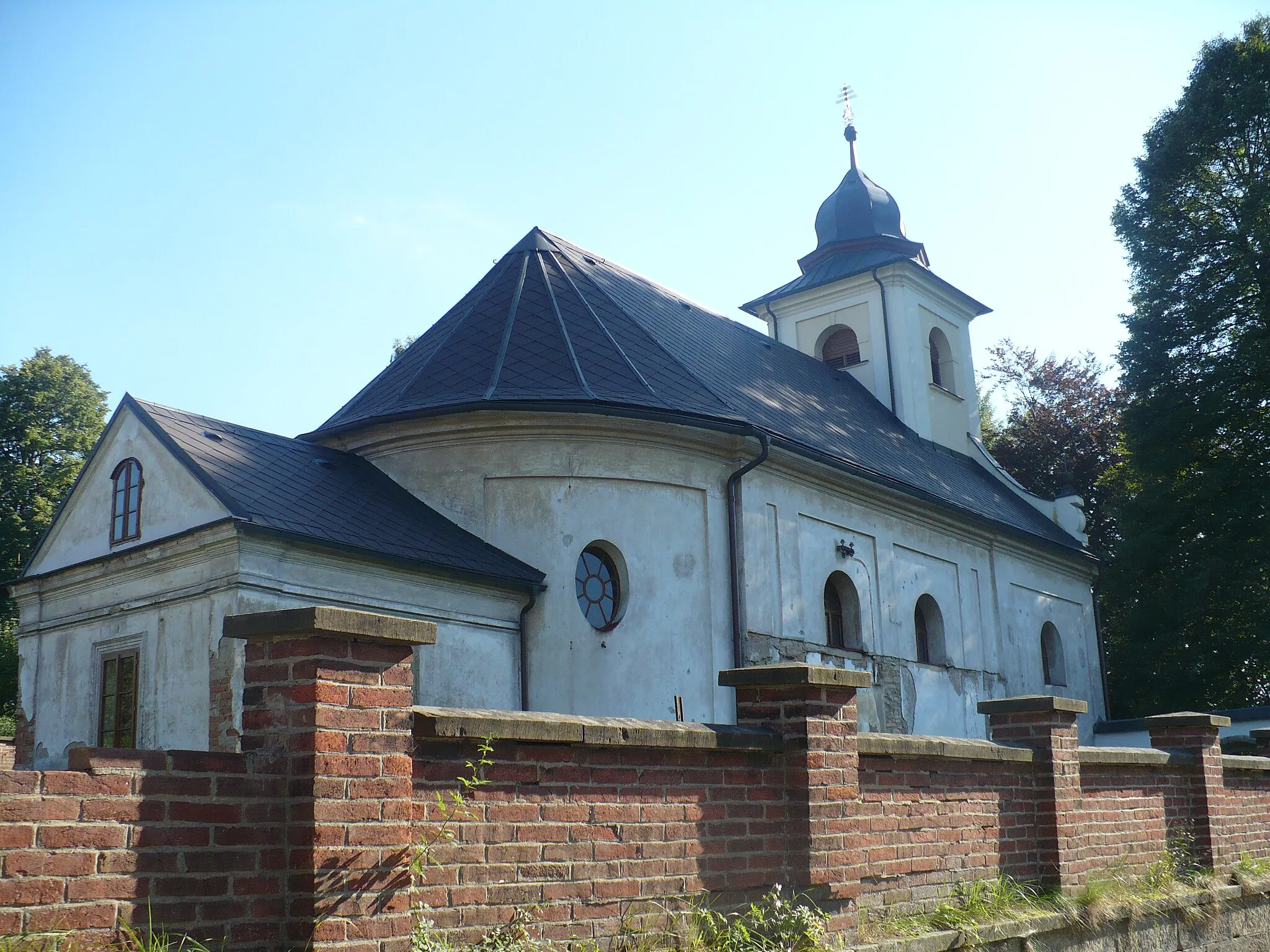 Photo showing: Kostel sv. Jana Nepomuckého ve Skuhrově (Česká Třebová)