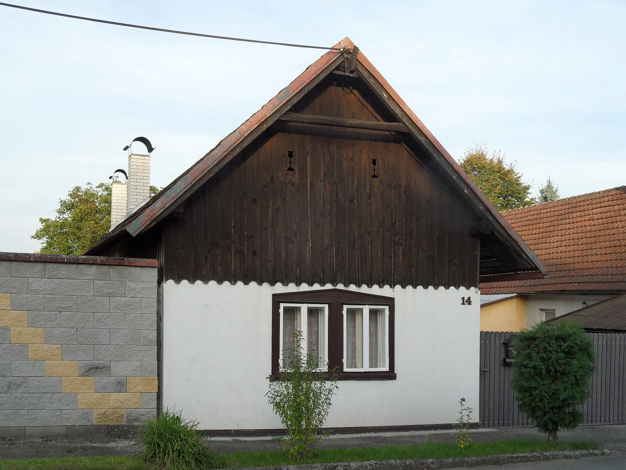 Photo showing: Bílé Vchynice (Kladruby nad Labem) D. House No 14, Pardubice, the Czech Republic.