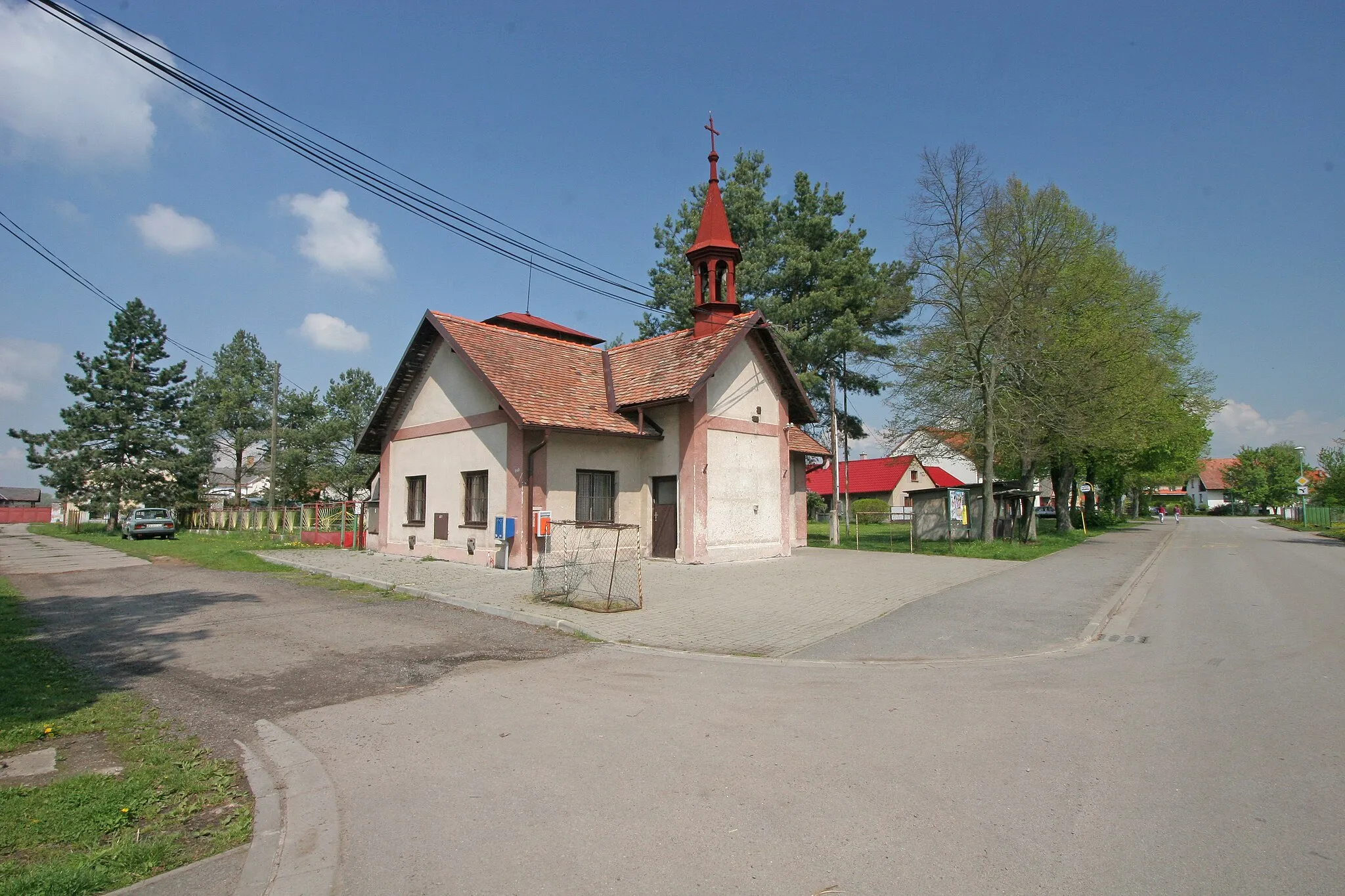 Photo showing: Velké Koloděje stará hasičská zbrojnice
Camera location 50° 03′ 08.17″ N, 15° 52′ 33.11″ E View this and other nearby images on: OpenStreetMap 50.052270;   15.875864

This file was created as a part of the photographic program of Wikimedia Czech Republic. Project: Foto českých obcí The program supports Wikimedia Commons photographers in the Czech Republic.