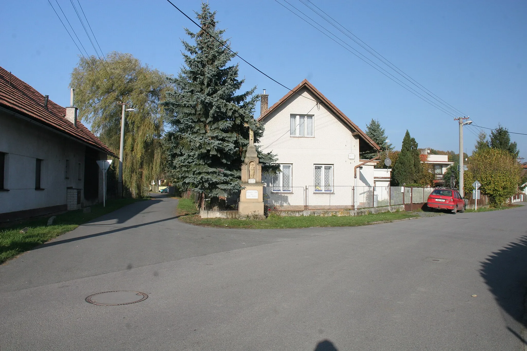 Photo showing: Podlesí kříž
Camera location 50° 05′ 03.51″ N, 15° 58′ 56.79″ E View this and other nearby images on: OpenStreetMap 50.084308;   15.982441

This file was created as a part of the photographic program of Wikimedia Czech Republic. Project: Foto českých obcí The program supports Wikimedia Commons photographers in the Czech Republic.