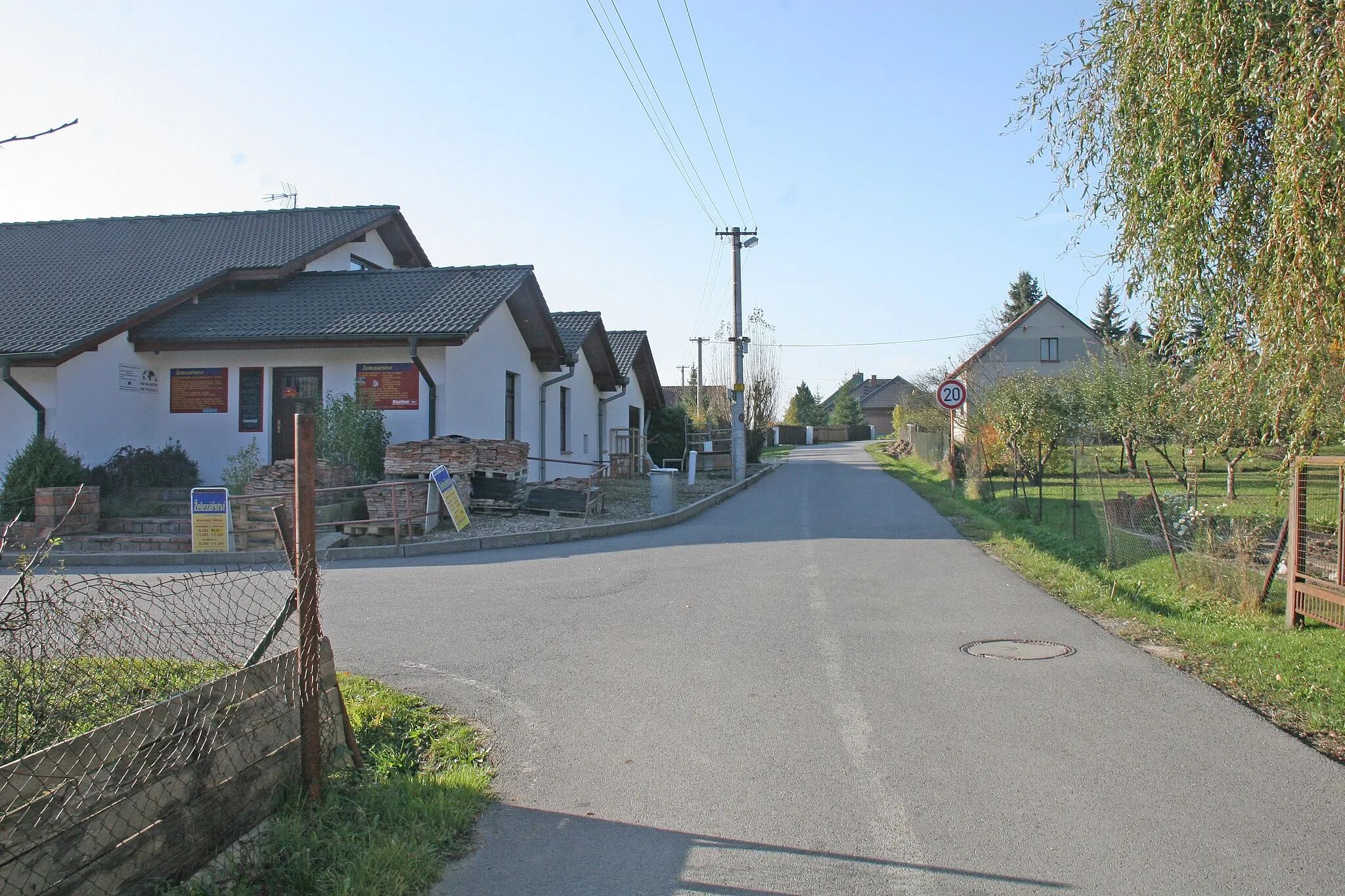 Photo showing: Podlesí čp. 9
Camera location 50° 05′ 03.92″ N, 15° 58′ 53.33″ E View this and other nearby images on: OpenStreetMap 50.084422;   15.981481

This file was created as a part of the photographic program of Wikimedia Czech Republic. Project: Foto českých obcí The program supports Wikimedia Commons photographers in the Czech Republic.