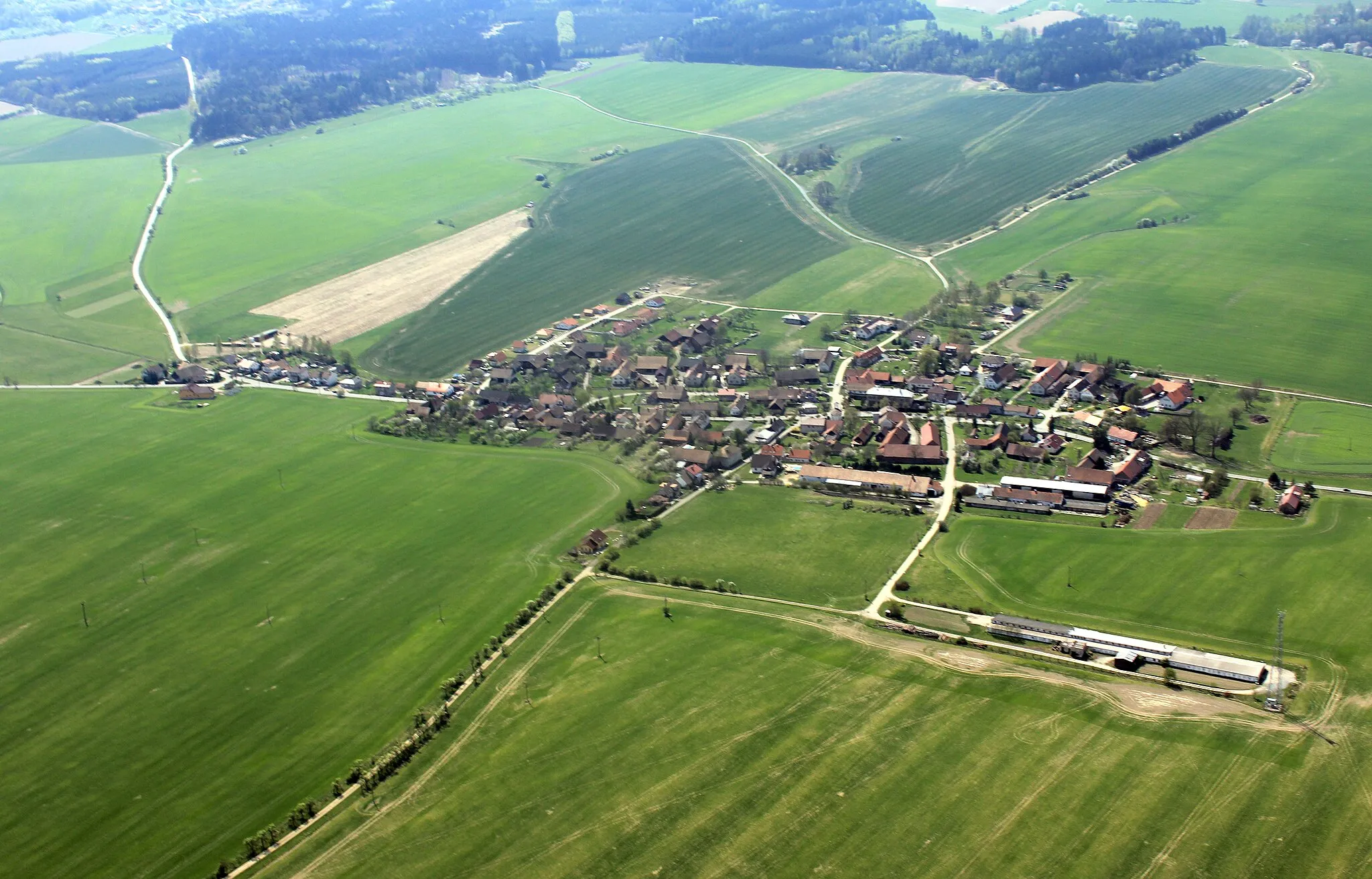 Photo showing: Small village Houdkovice, part of village Trnov in Rychnov nad Kněžnou District from air, eastern Bohemia, Czech Republic