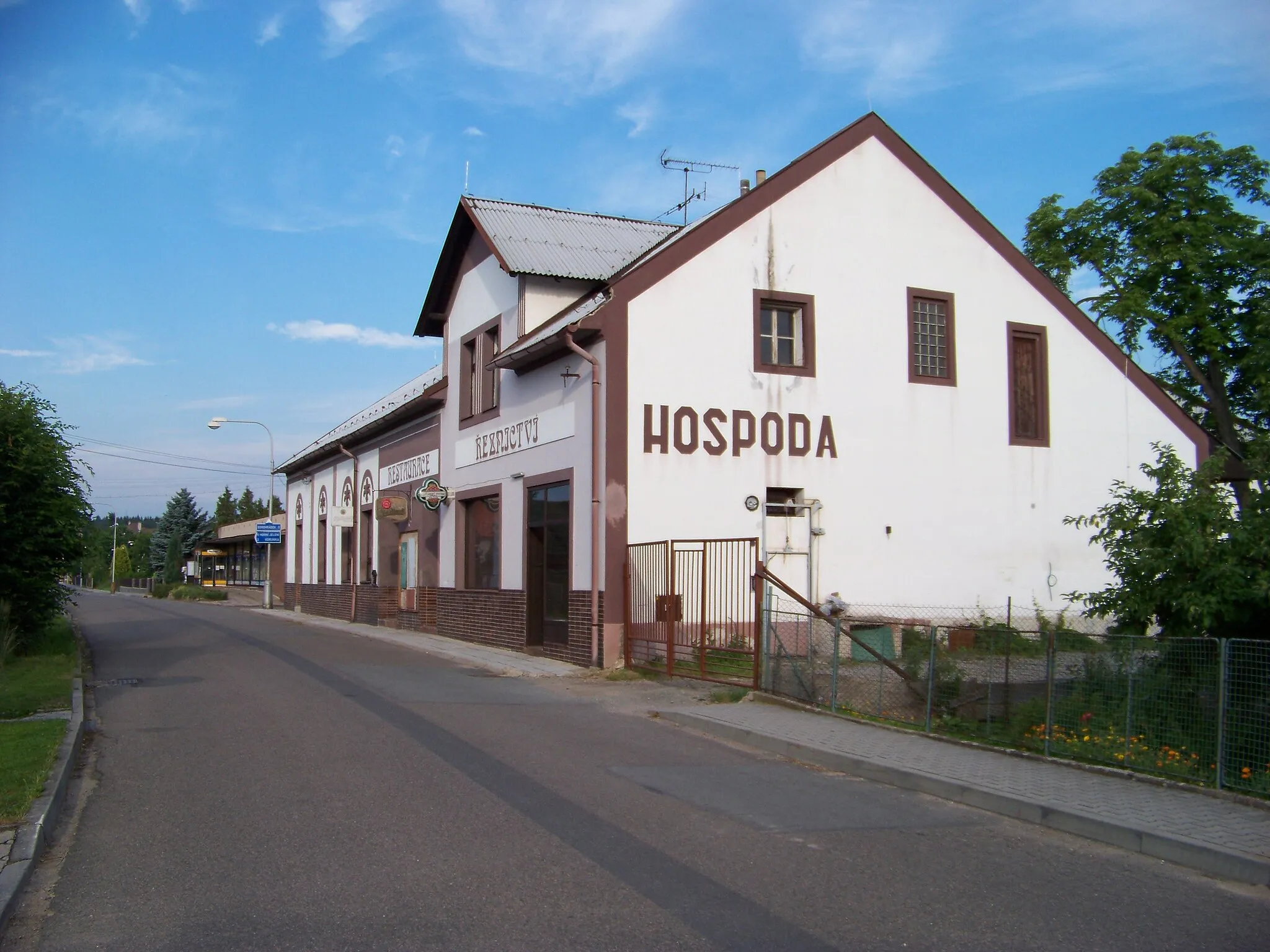 Photo showing: Čermná nad Orlicí-Malá Čermná, Rychnov nad Kněžnou District, Hradec Králové Region, the Czech Republic. A restaurant and butchers.