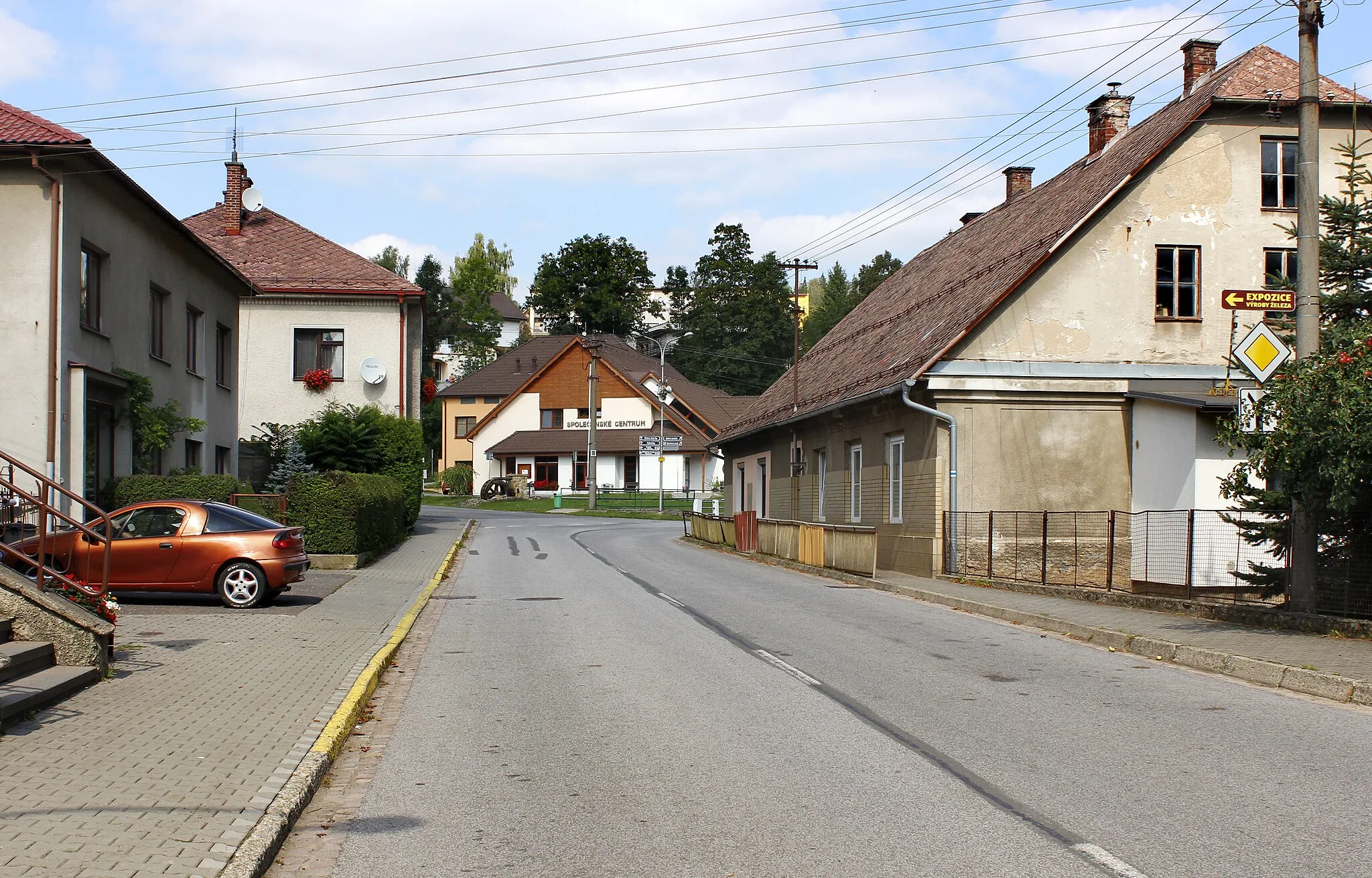 Photo showing: Main street in Skuhrov nad Bělou, Czech Republic