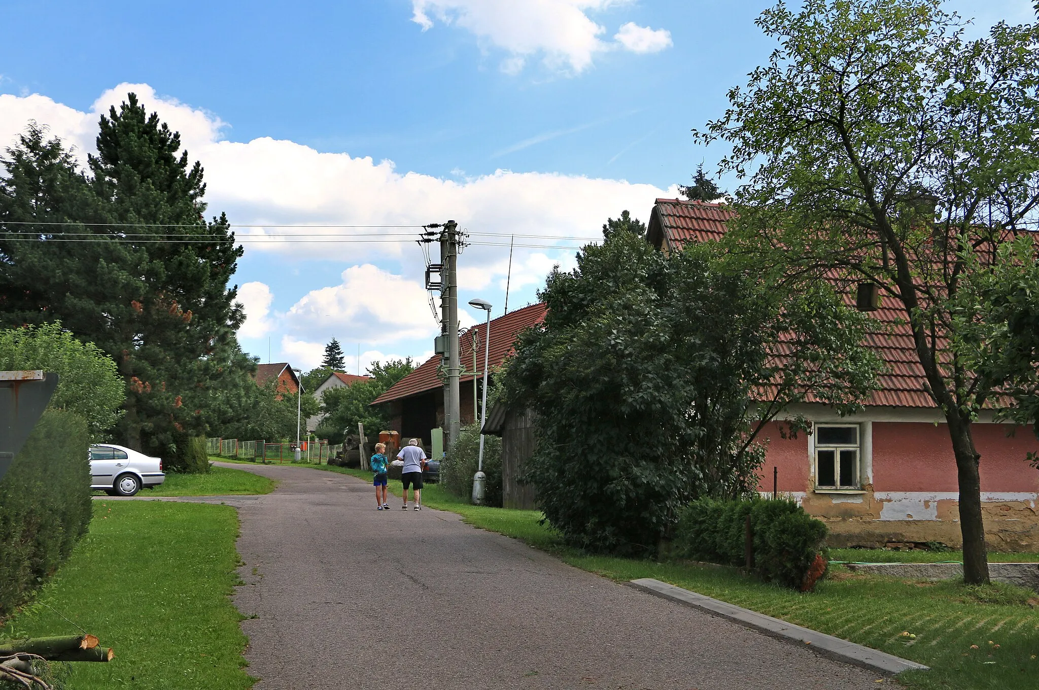 Photo showing: Side street in Sudín, part of Bačetín, Czech Republic.