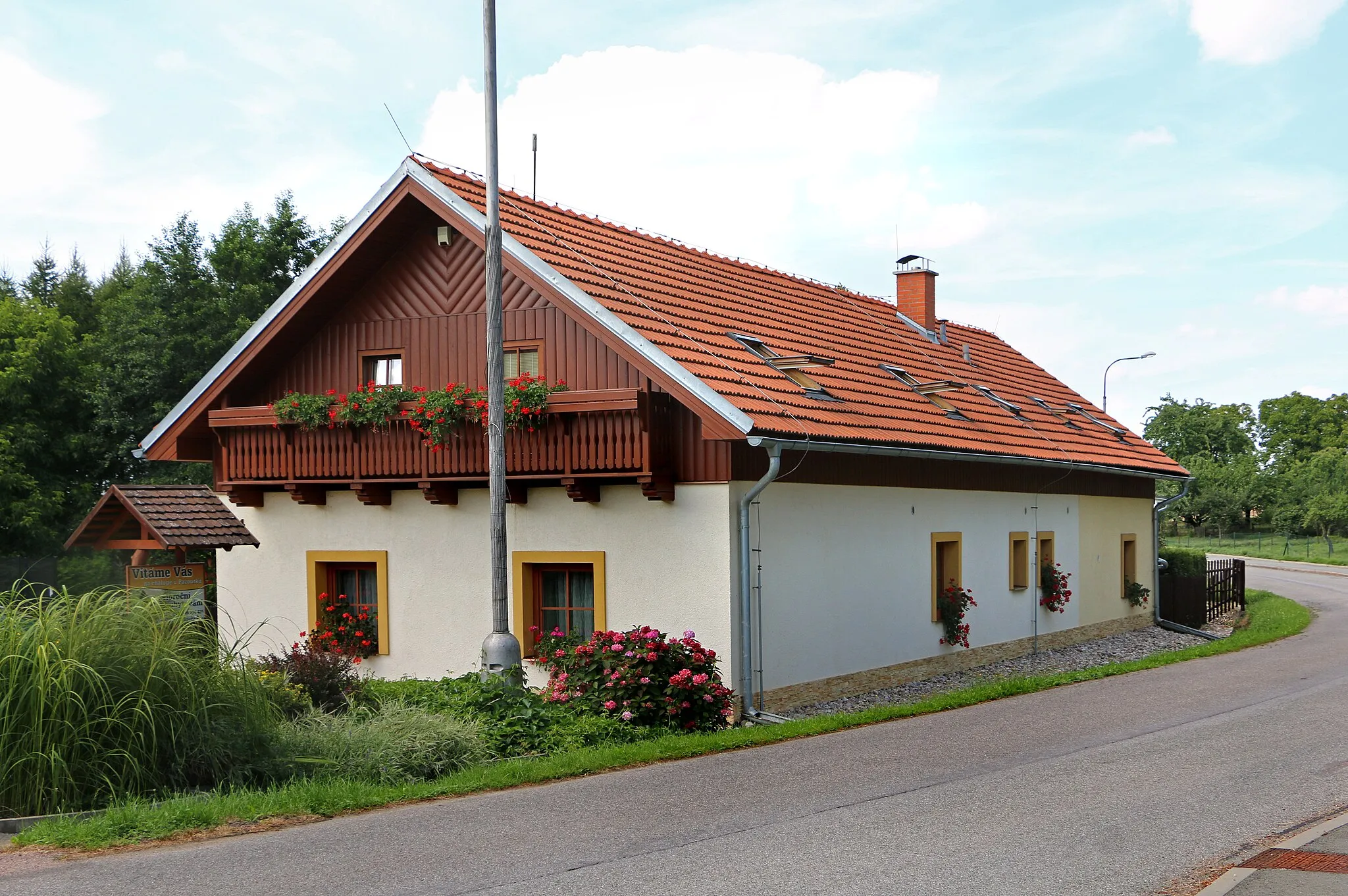 Photo showing: House No 14 in Sudín, part of Bačetín, Czech Republic.