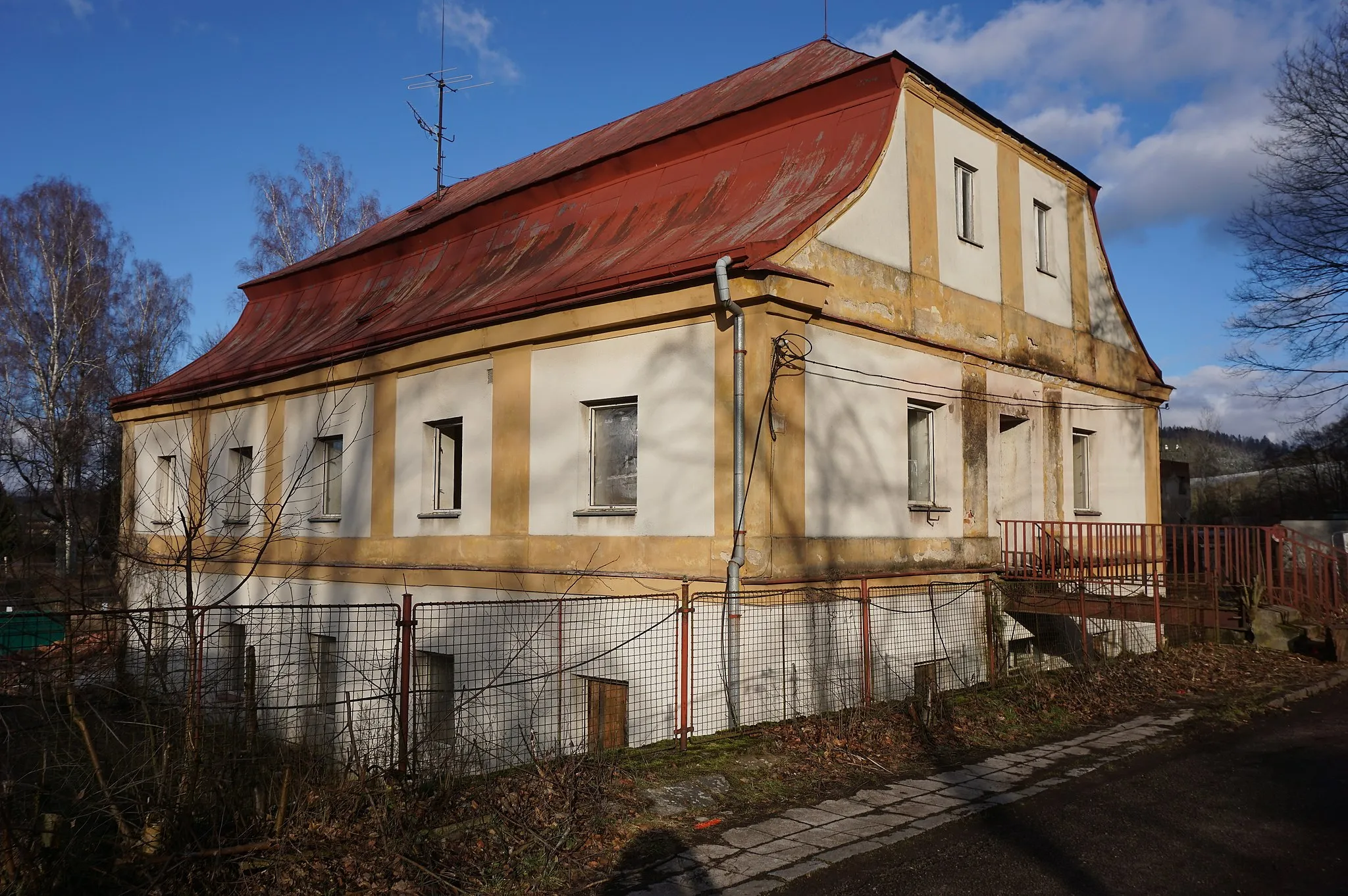 Photo showing: Běloves (Náchod) - lázně (stav v únoru 2020)