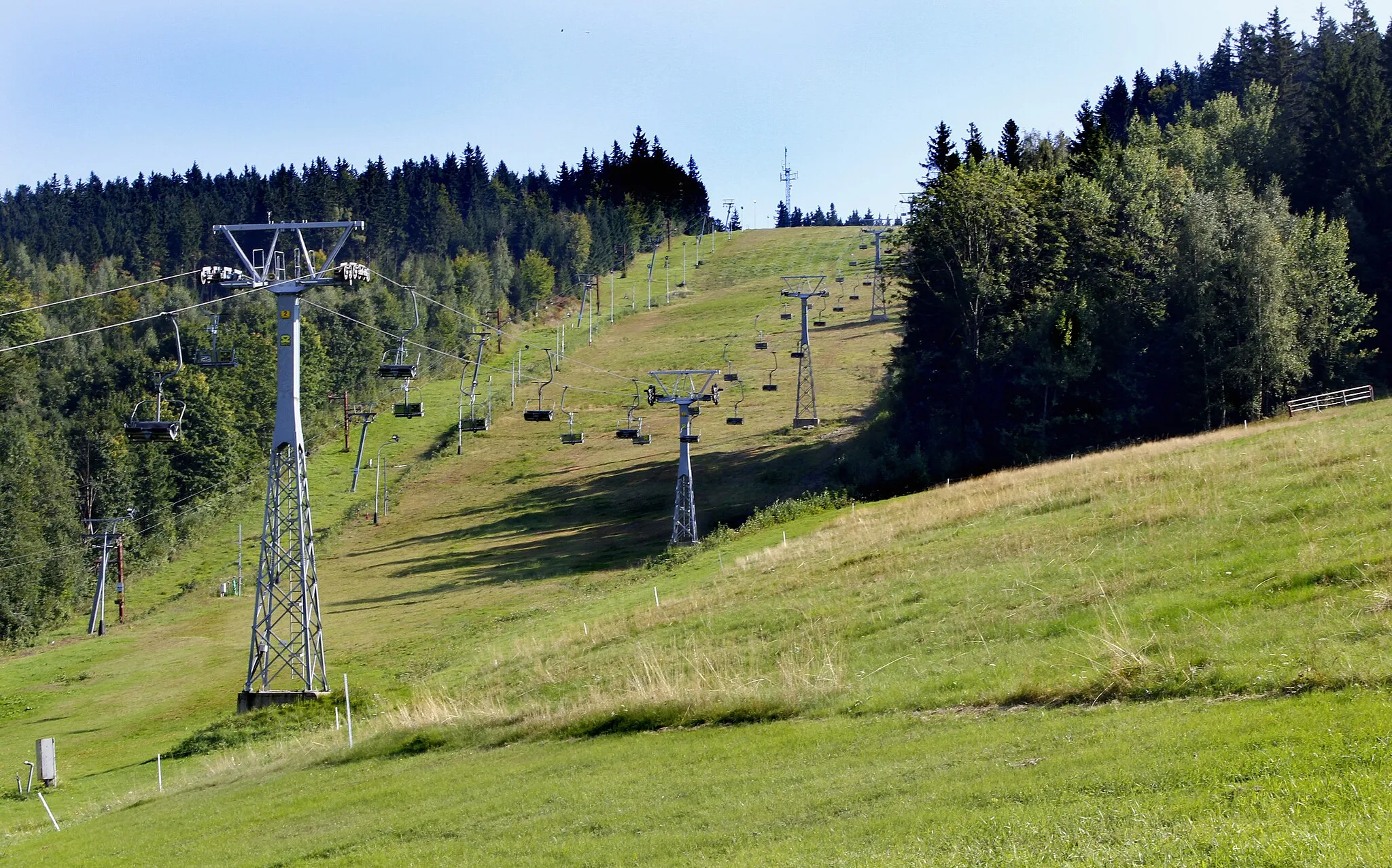 Photo showing: Cableways in Deštné v Orlických horách, Czech Republic