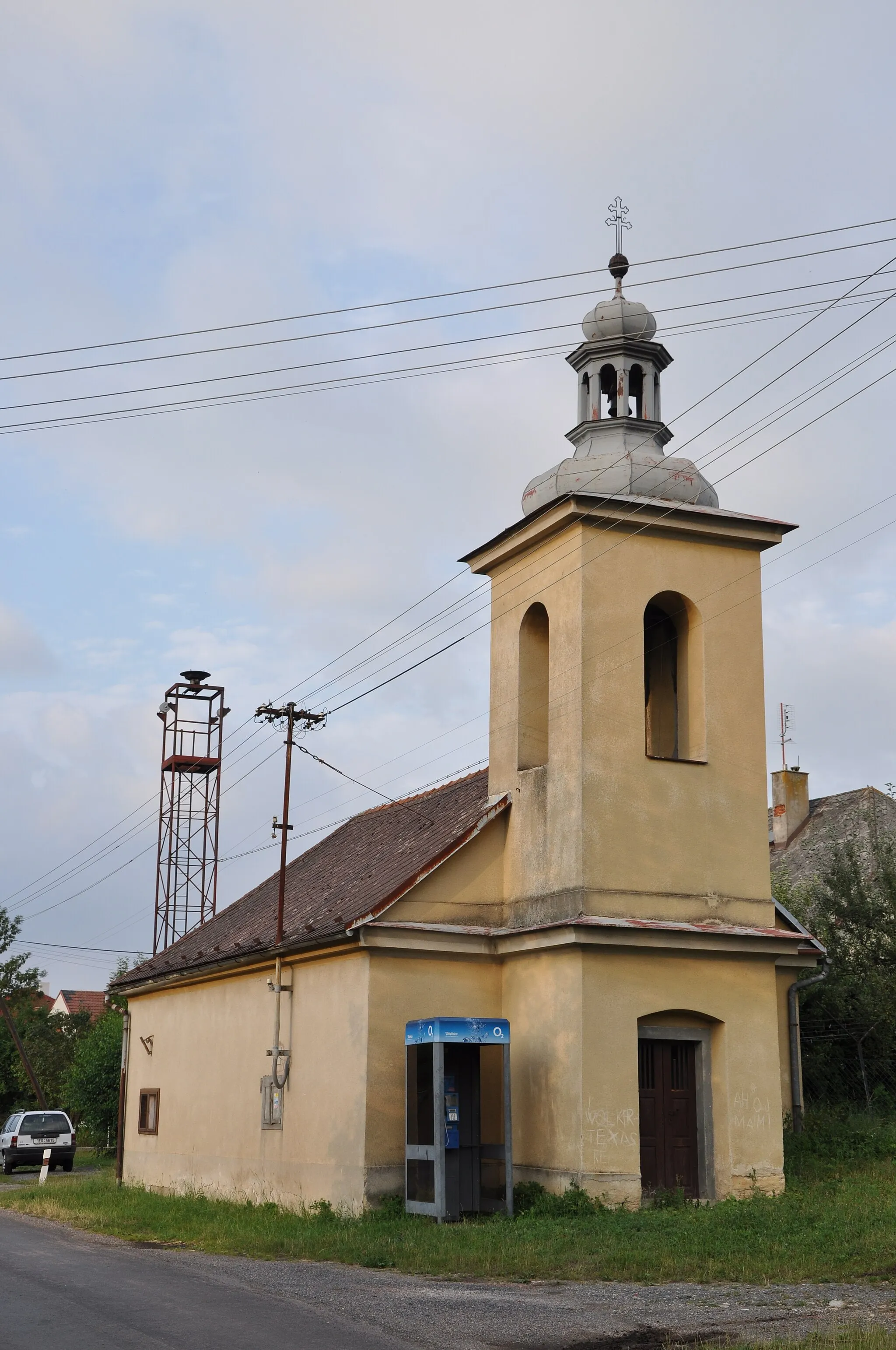 Photo showing: Luže-Radim, okres Chrudim. Kaplička a požární zbrojnice.