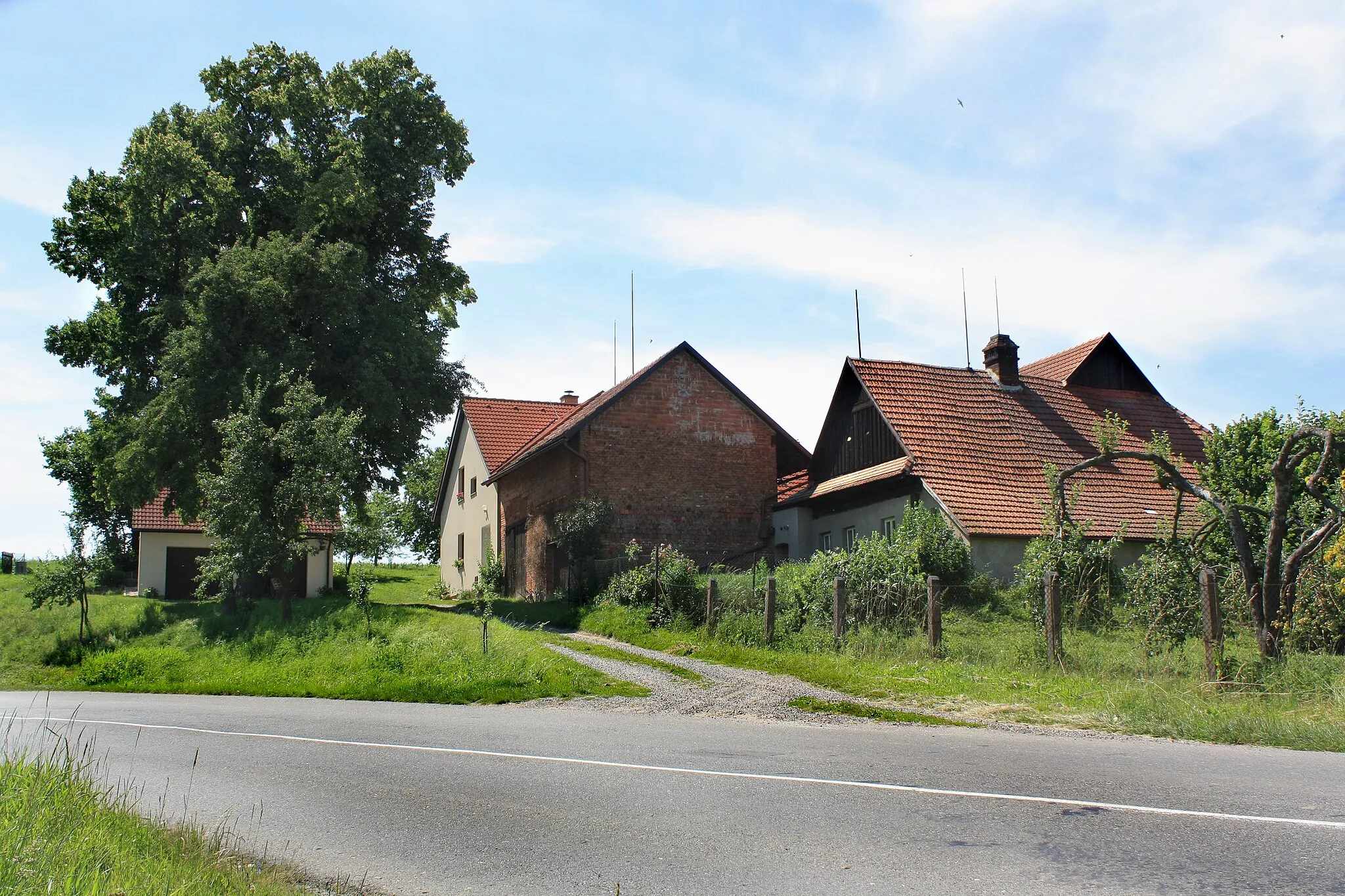 Photo showing: West part of Višňáry, part of Morašice municipality, Czech Republic