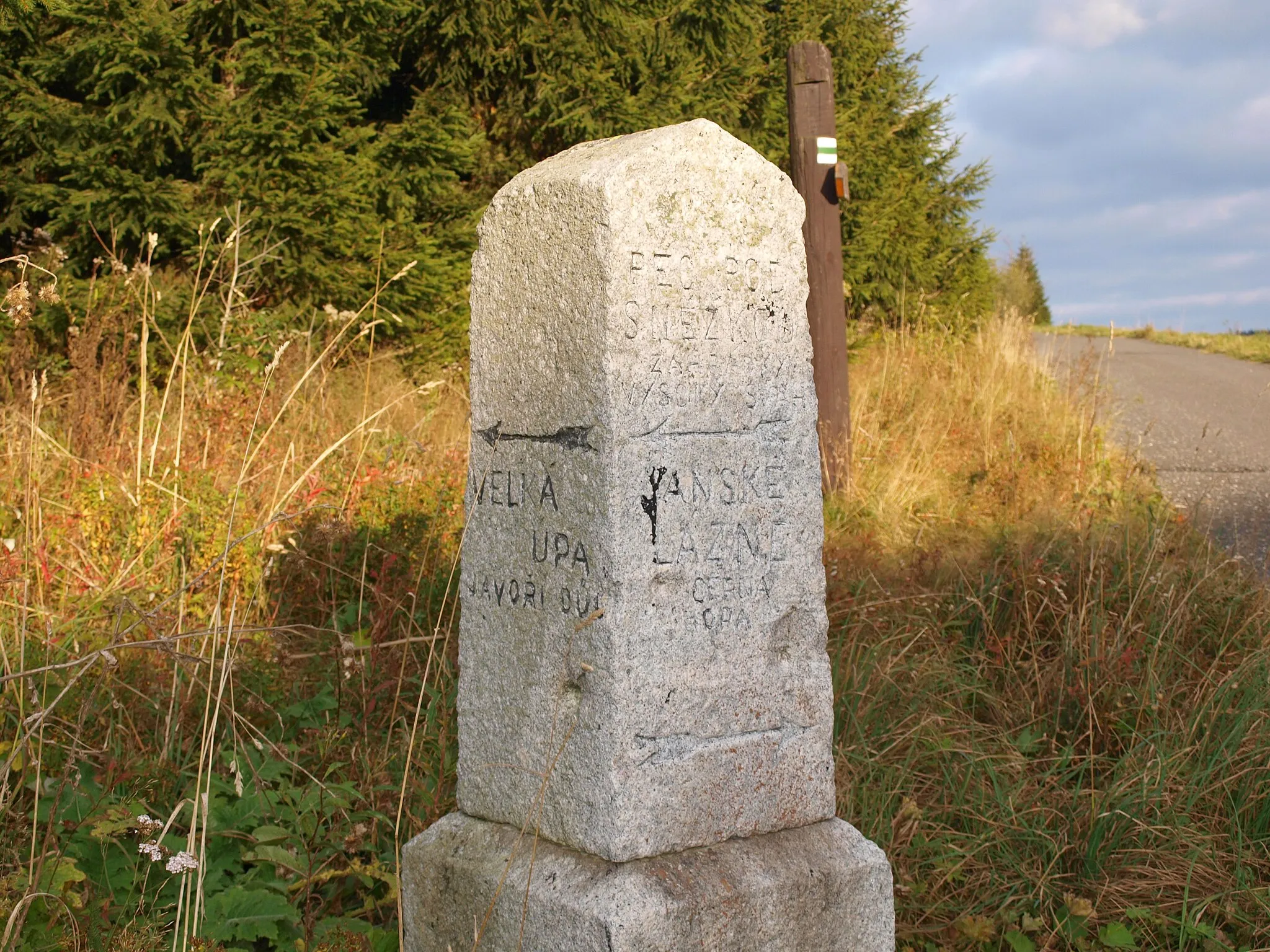 Photo showing: Guide-post near Pražská bouda, Krkonoše