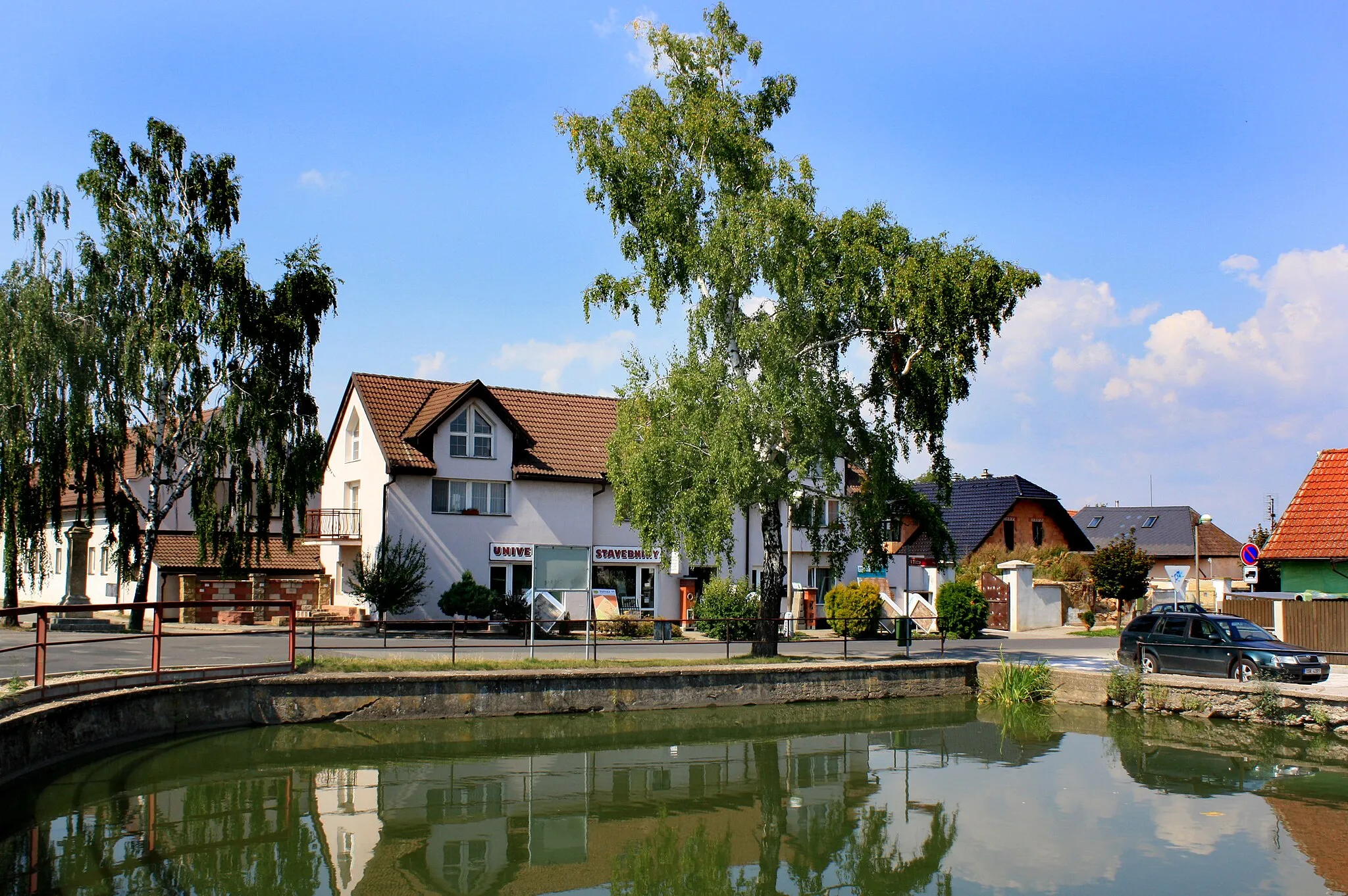 Photo showing: Small pond in Sovínky, Czech Republic