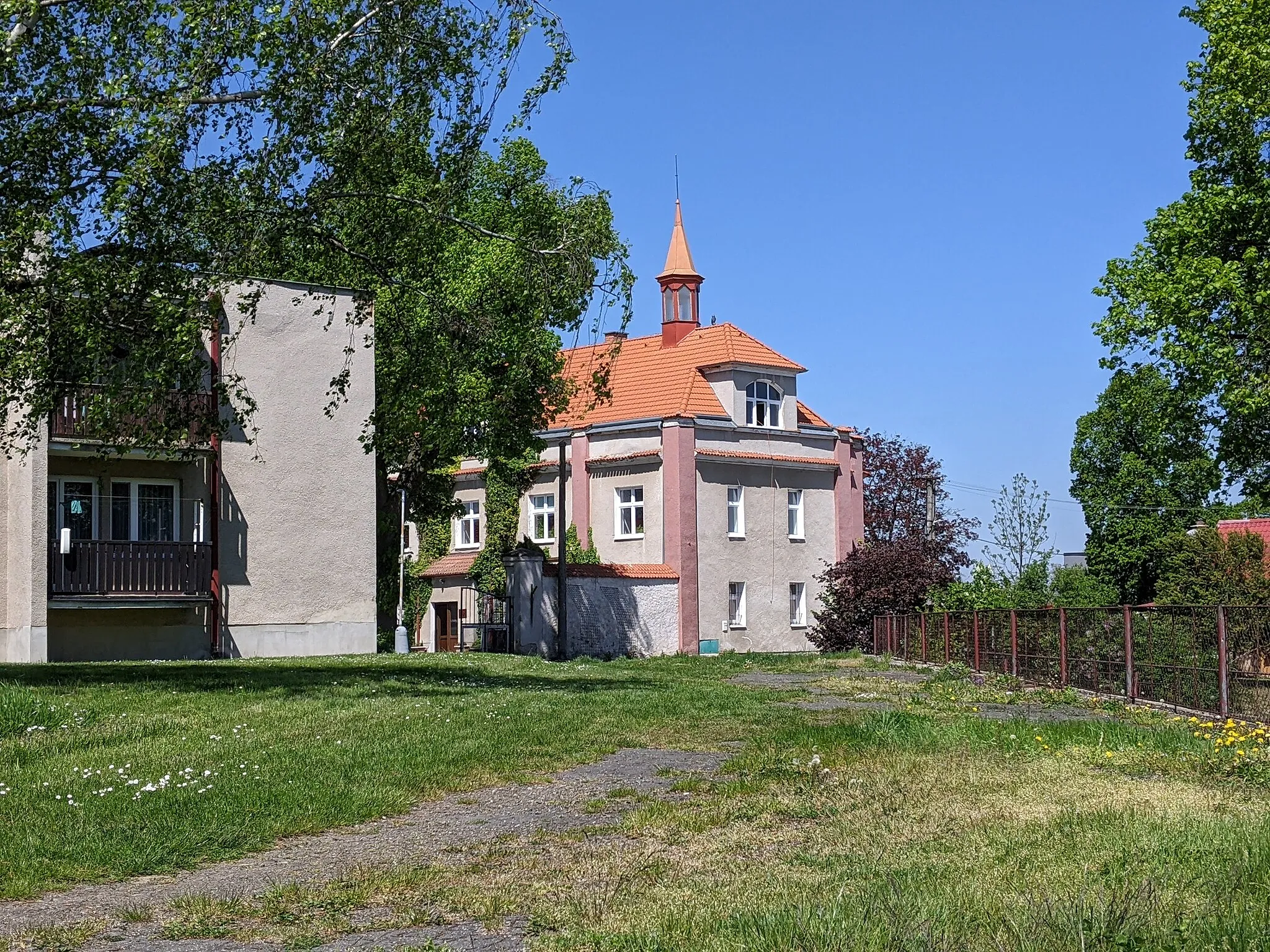 Photo showing: Sovínky - zámek (stav v květnu 2023)