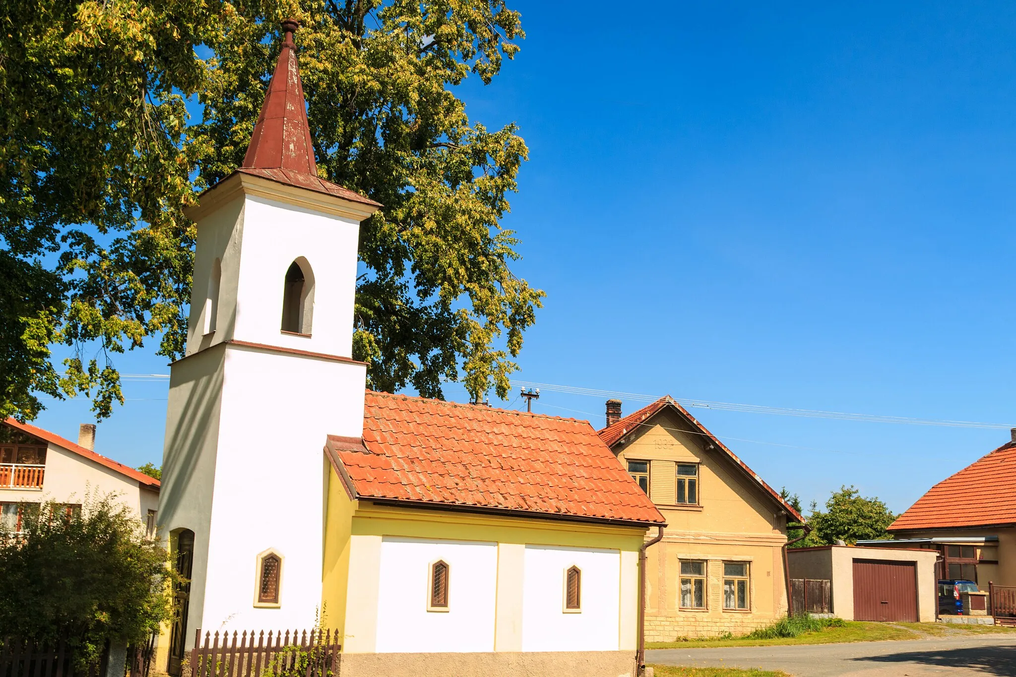 Photo showing: Zbožnov - kaple

This file was created as a part of the photographic program of Wikimedia Czech Republic. Project: Foto českých obcí The program supports Wikimedia Commons photographers in the Czech Republic.