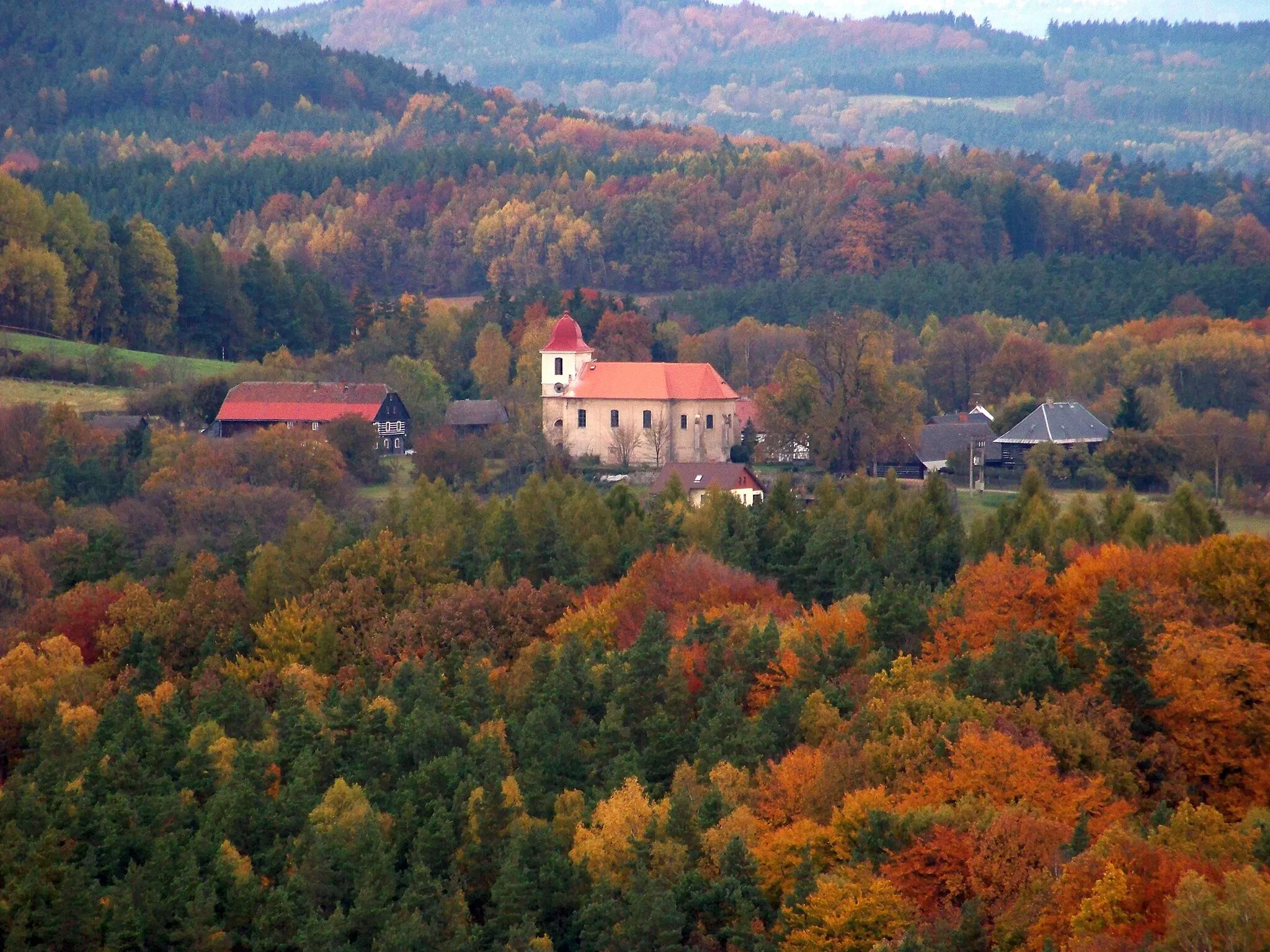 Photo showing: Views from the top floor of Houska Castle, Česká Lípa District, Liberec Region, the Czech Republic. Bořejov.