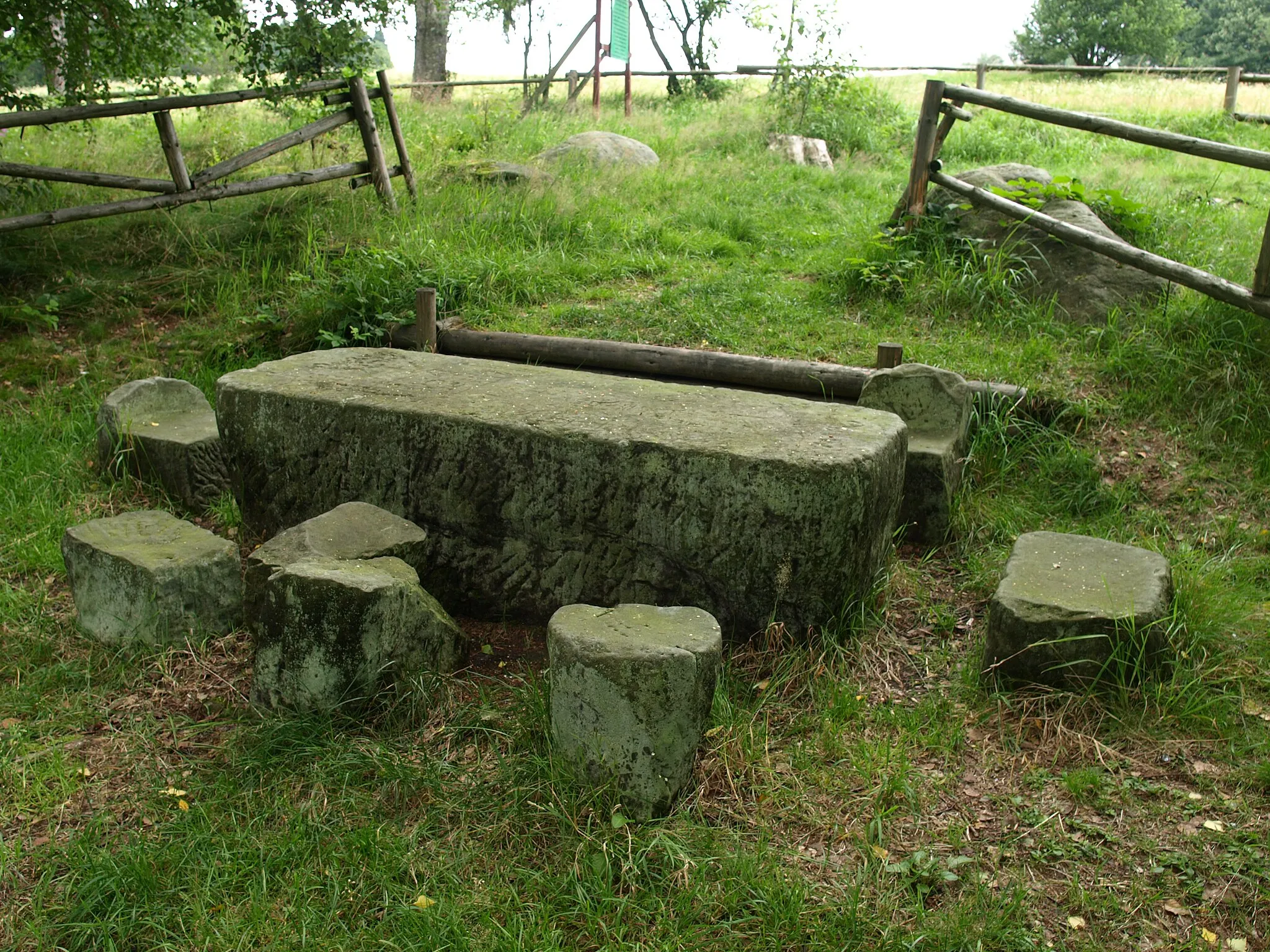 Photo showing: medieval trial place (sąd sołtysi) Kochanów, Poland