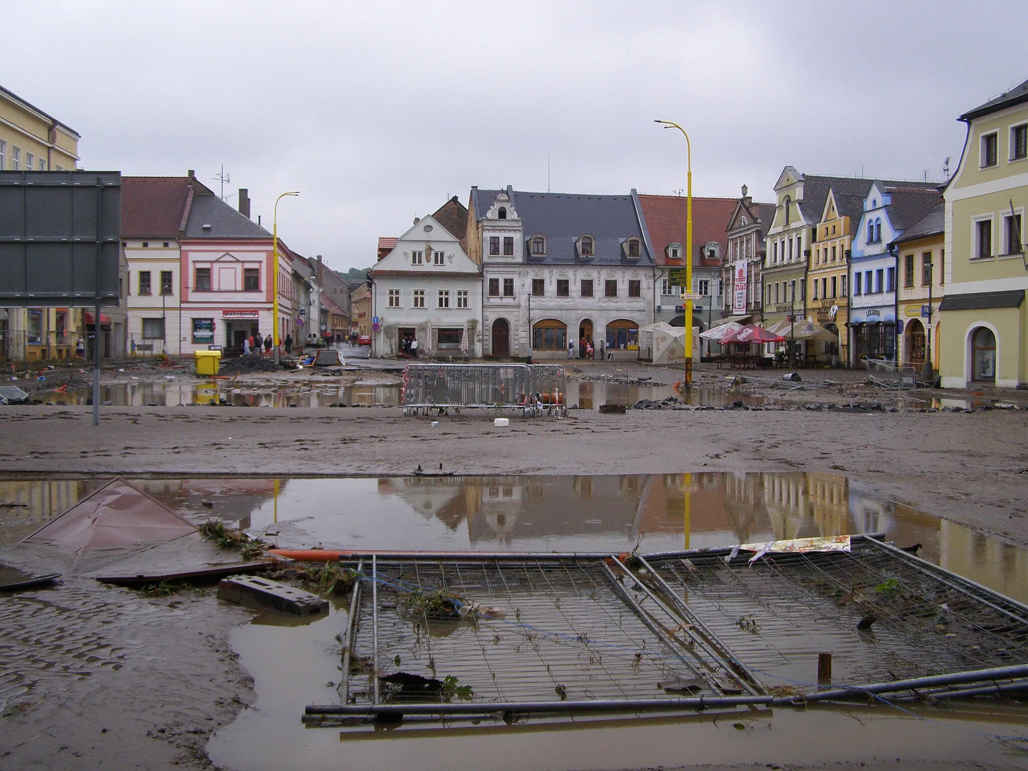 Photo showing: Frýdlant, náměstí TGM, několik hodin po povodni v srpnu 2010