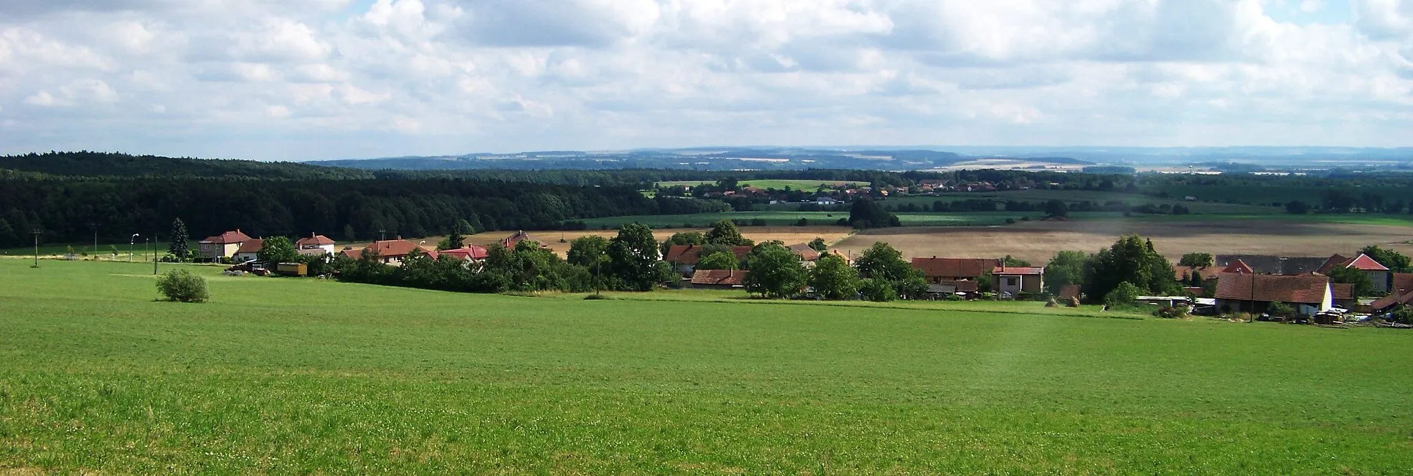 Photo showing: Ostřetín, Pardubice District, Pardubice Region, the Czech Republic. A view from Vinice hill.