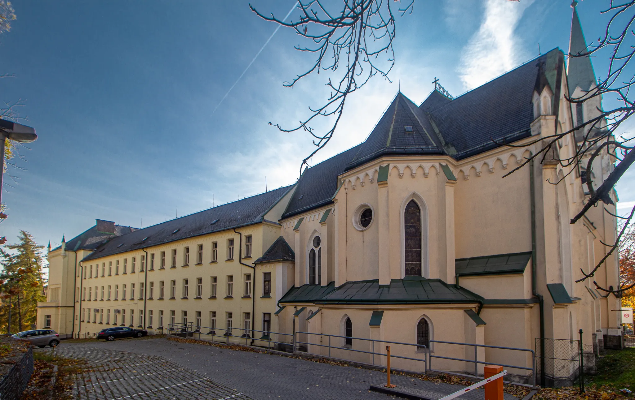 Photo showing: Liberec, klášter voršilek a kostel Božského srdce Páně