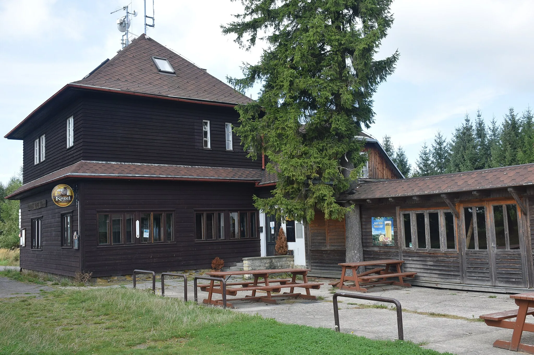 Photo showing: Chata Maxe Švabinského s rozhlednou na Kozlovském vrchu u Svitav.