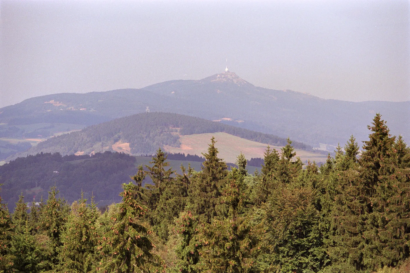 Photo showing: view from the mountain Kopanina in Český ráj, czech republic

shows the mountain Ještěd near Liberec
own picture, taken in late summer 2004