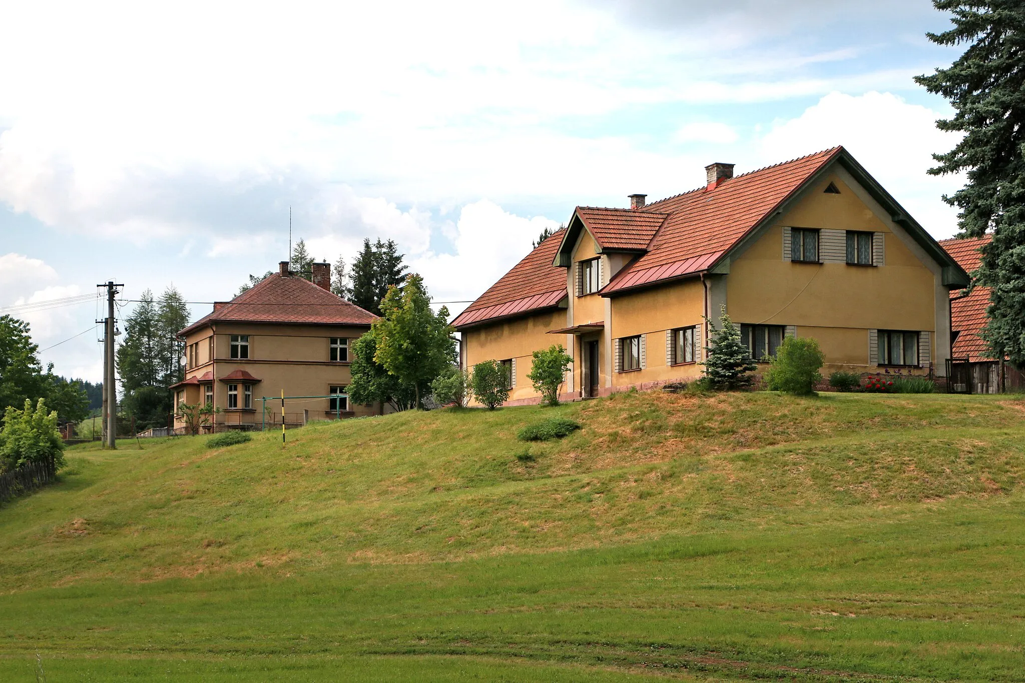 Photo showing: House No 20 in Roškopov, part of Stará Paka, Czech Republic.