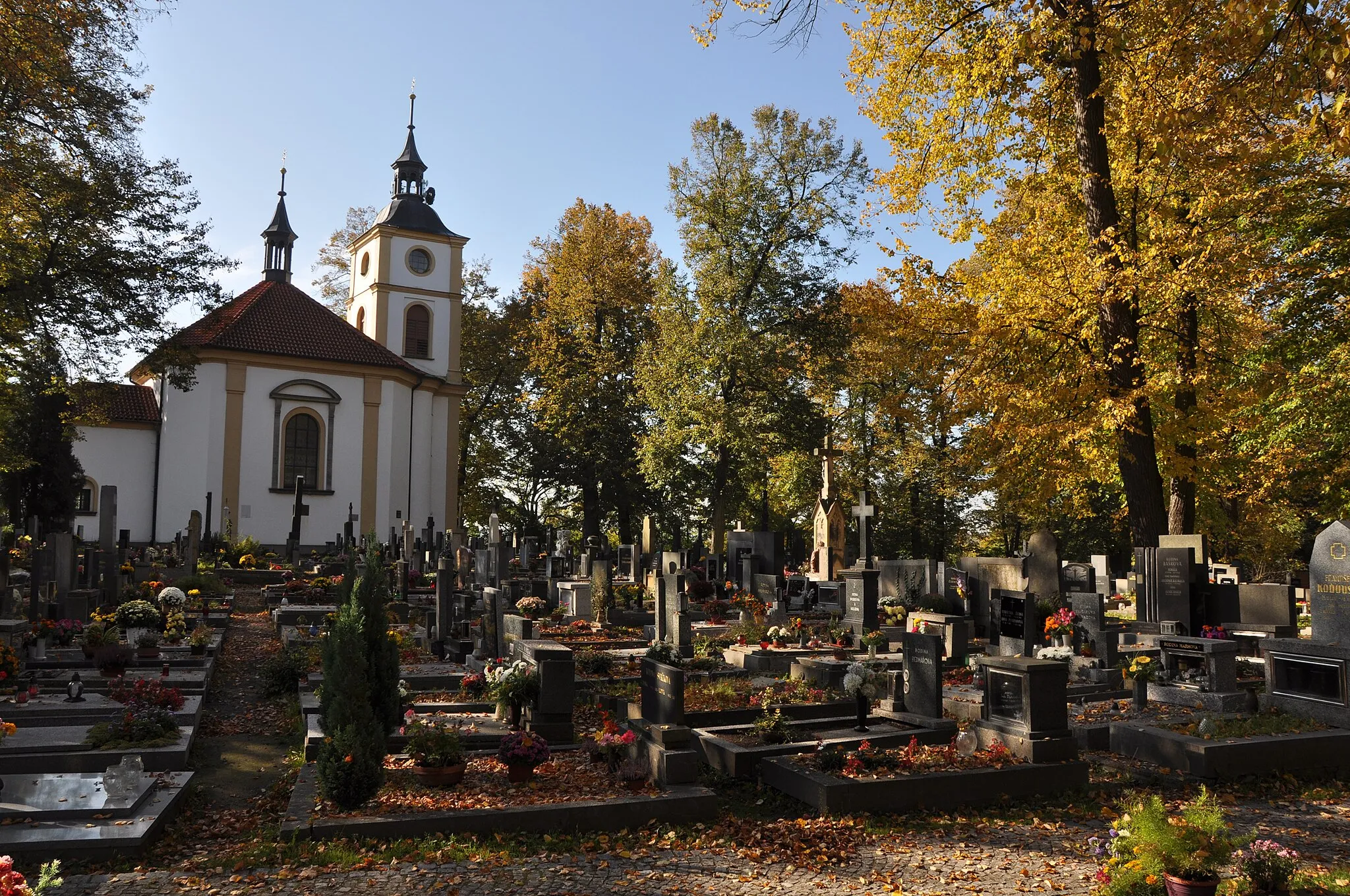 Photo showing: Hřbitov a část kostela Božího těla na Orebu, Třebechovice pod Orebem, Česko