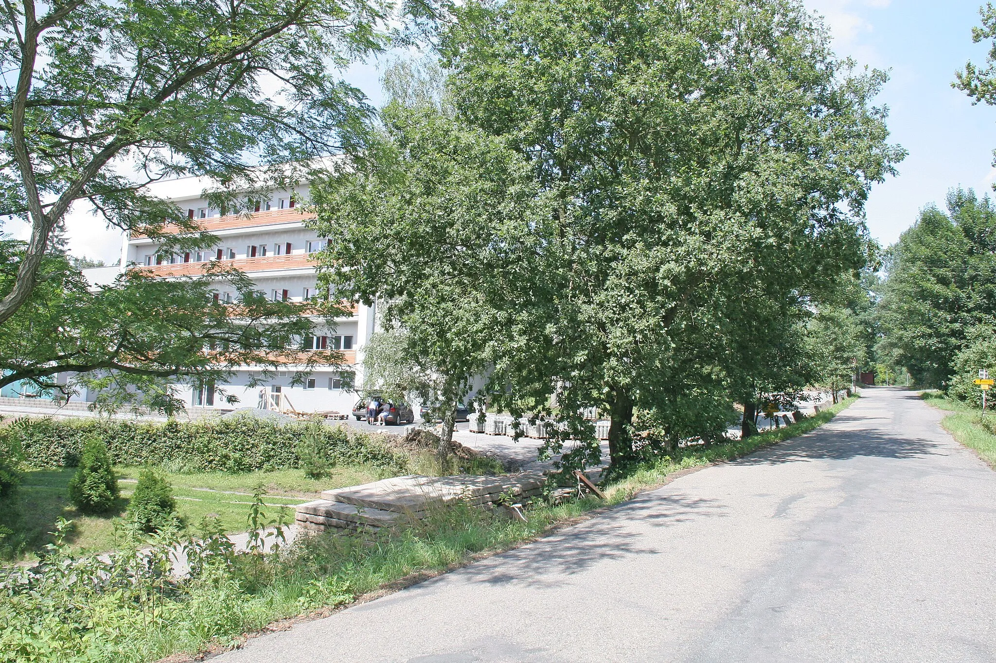 Photo showing: Peklo - hotel Kraskov
Camera location 49° 52′ 05.74″ N, 15° 36′ 35.36″ E View this and other nearby images on: OpenStreetMap 49.868260;   15.609823

This file was created as a part of the photographic program of Wikimedia Czech Republic. Project: Foto českých obcí The program supports Wikimedia Commons photographers in the Czech Republic.