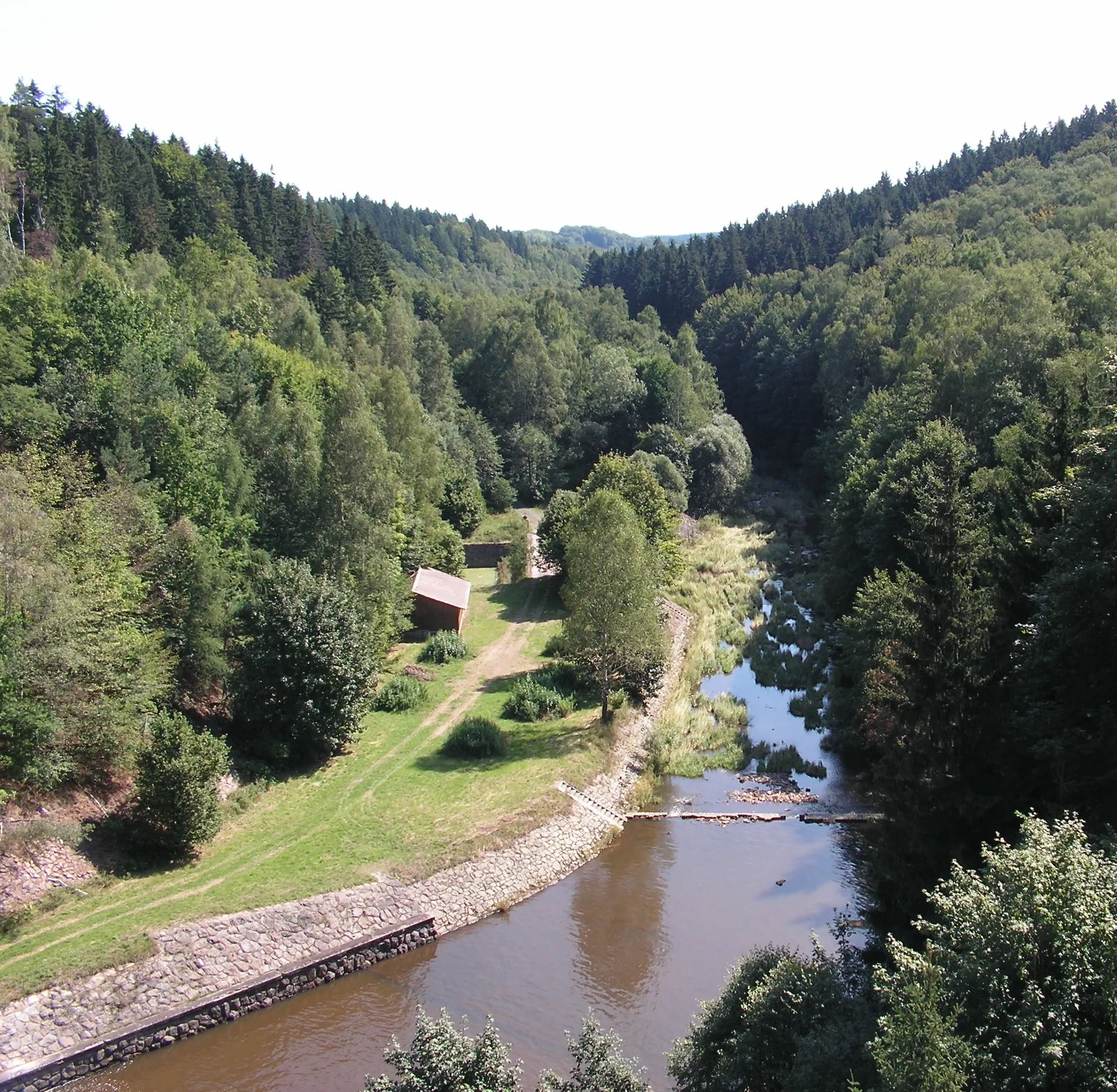 Photo showing: Vodní nádrž Seč-pohled pod hráz